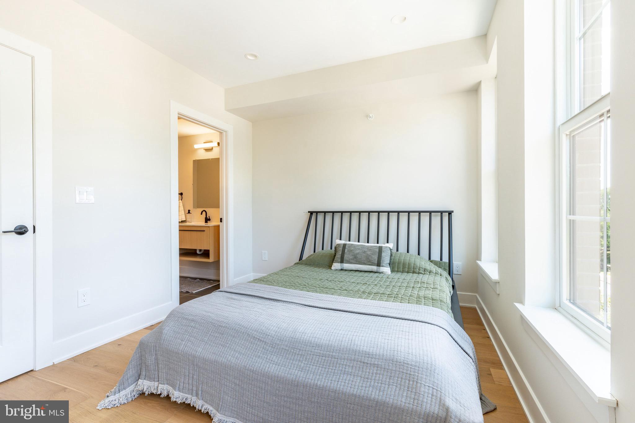 EAST FALLS - Residential