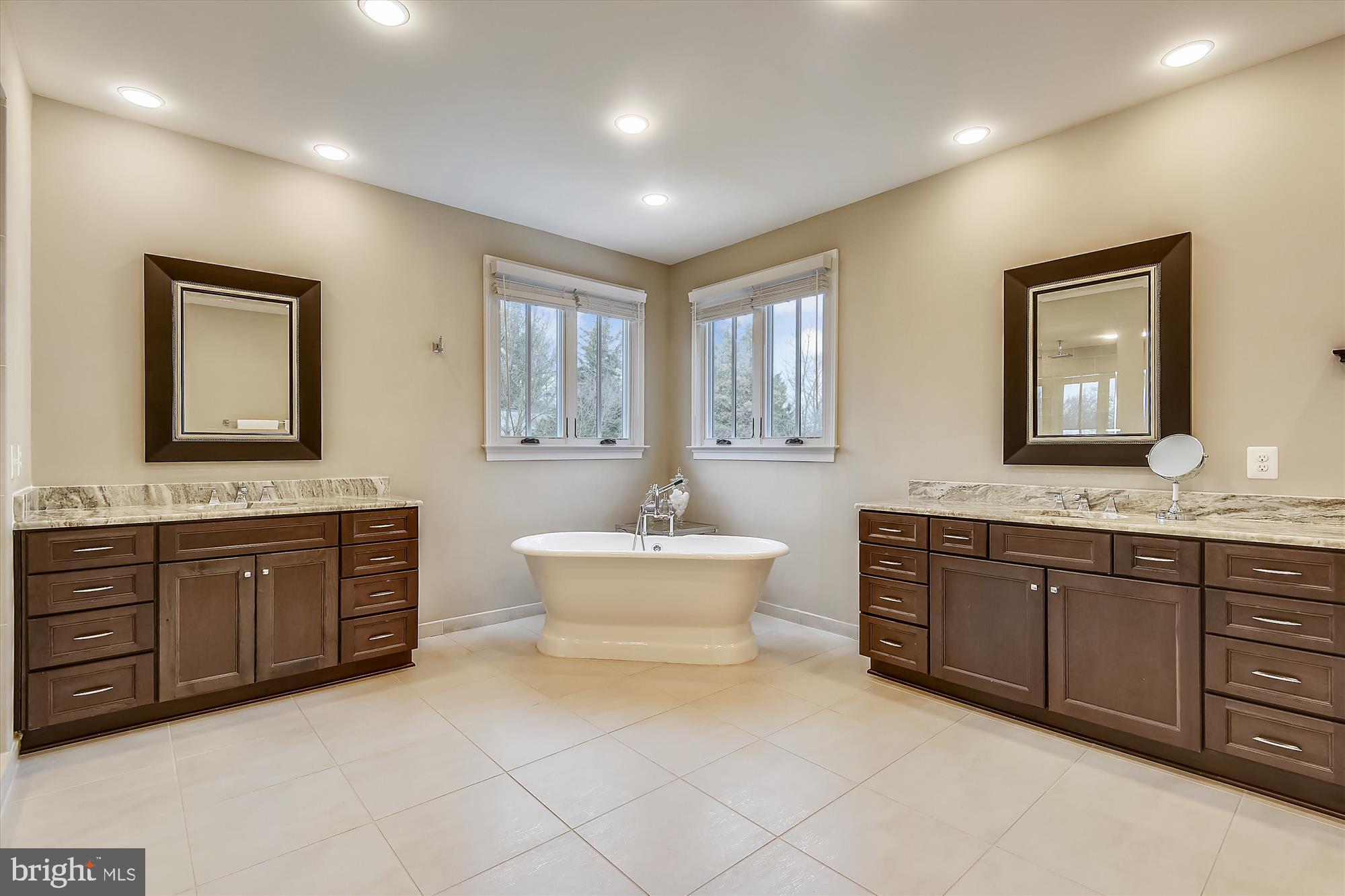 CHESTERBROOK MANOR - Residential