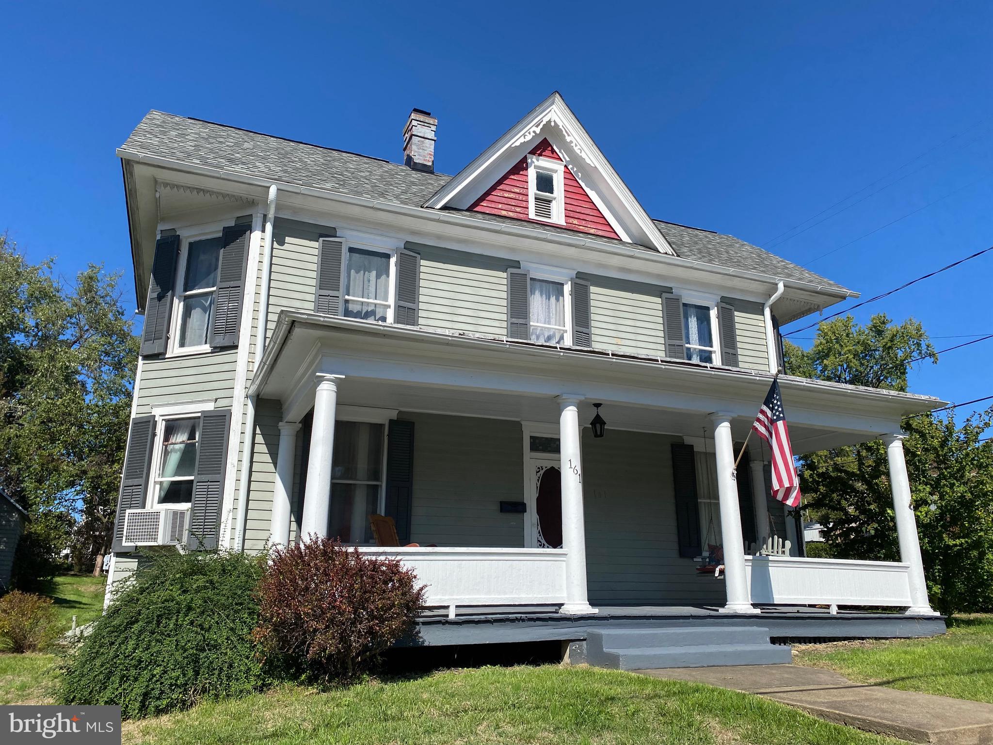 DAVIS STRASBURG - Residential Lease