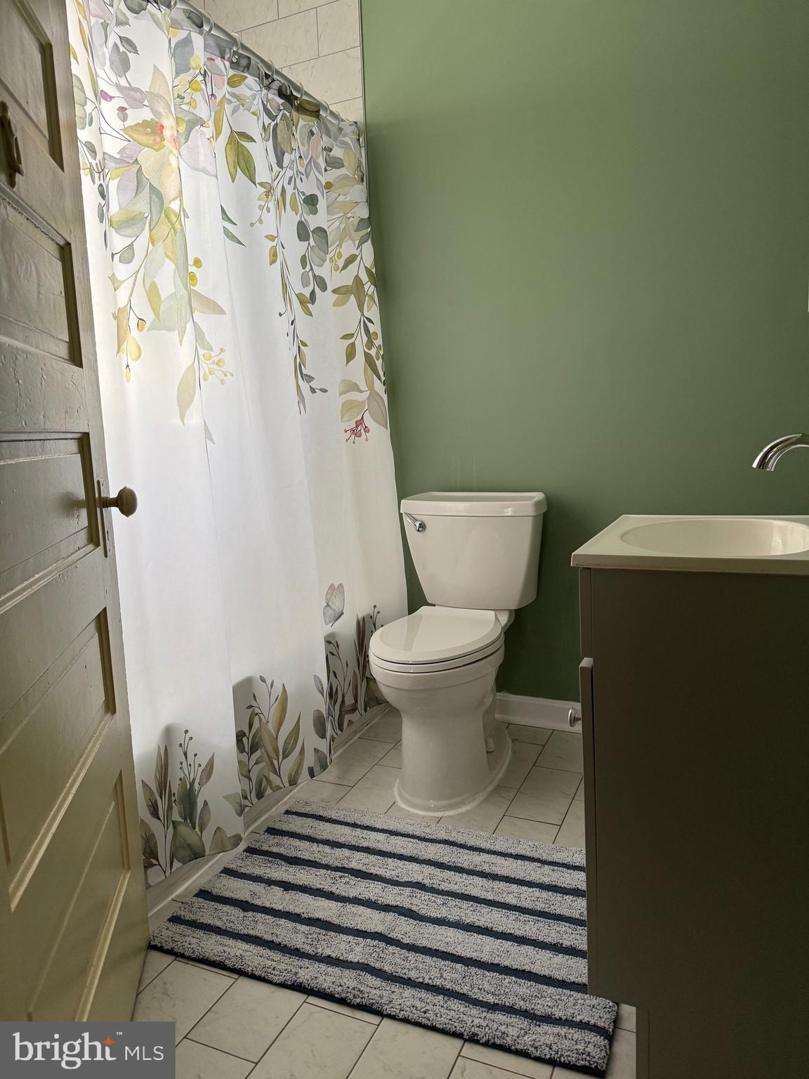 DAVIS STRASBURG - Residential Lease