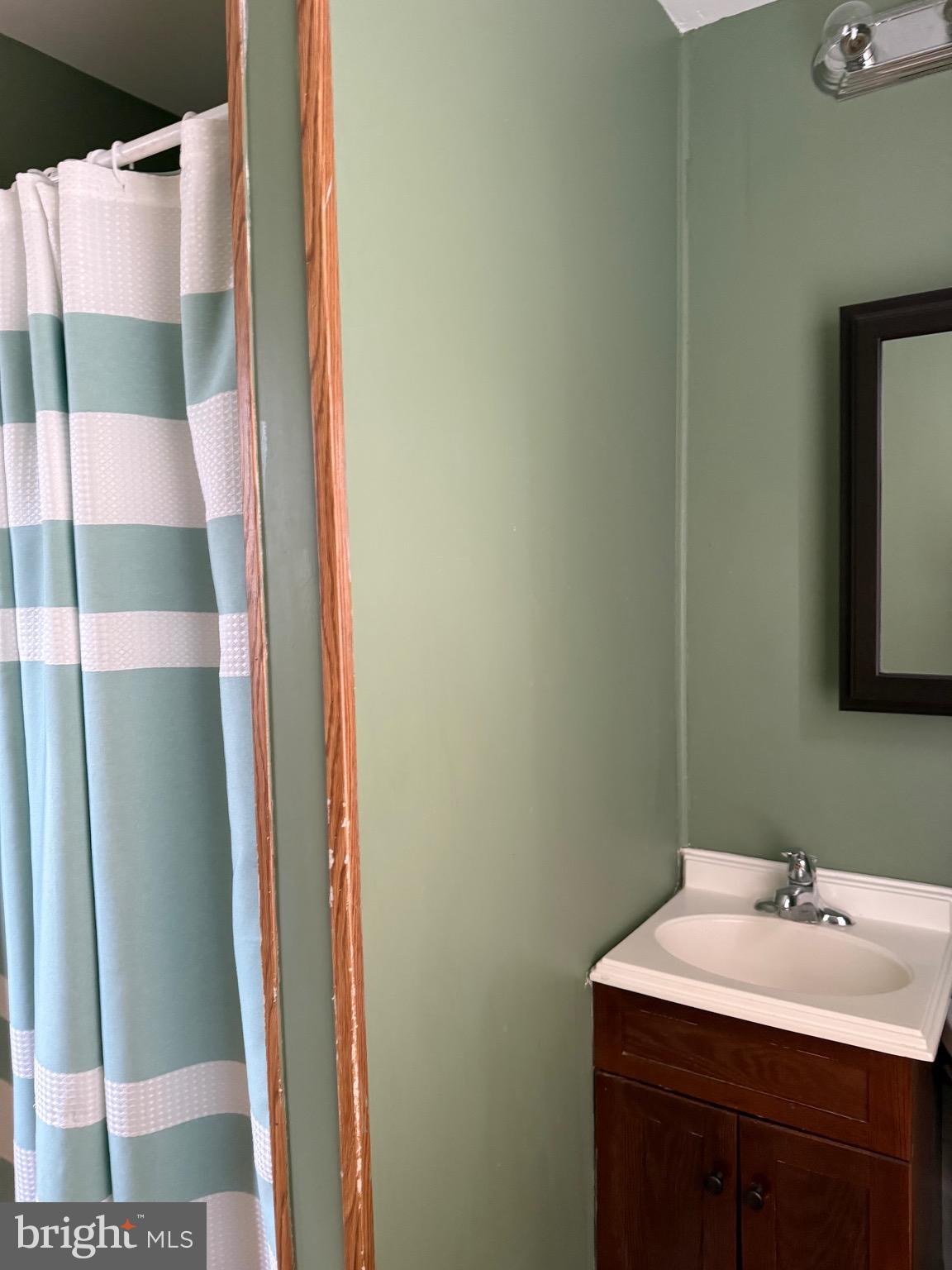 DAVIS STRASBURG - Residential Lease