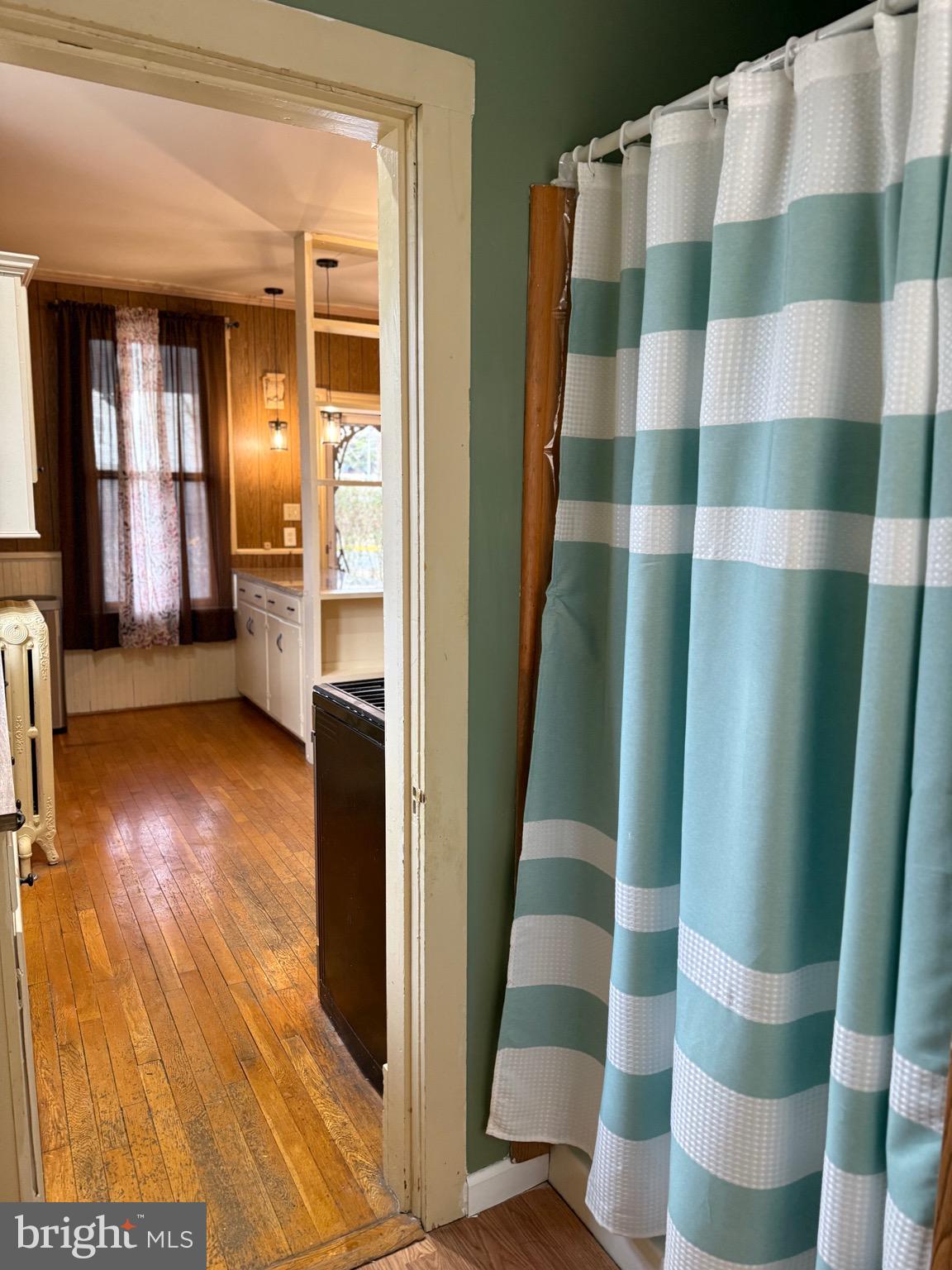 DAVIS STRASBURG - Residential Lease