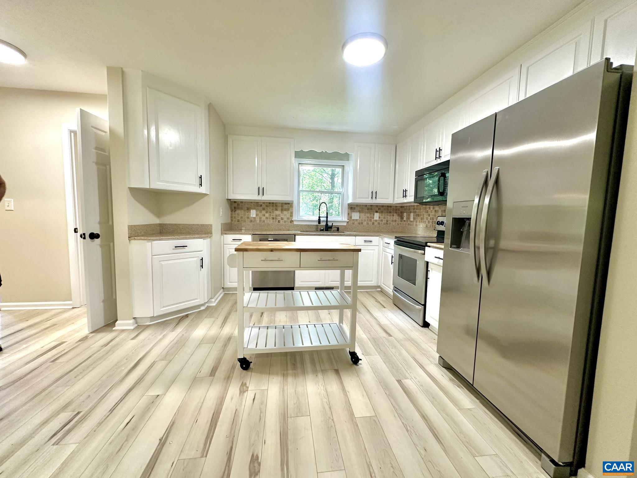 DEER LAKE ESTATES - Residential