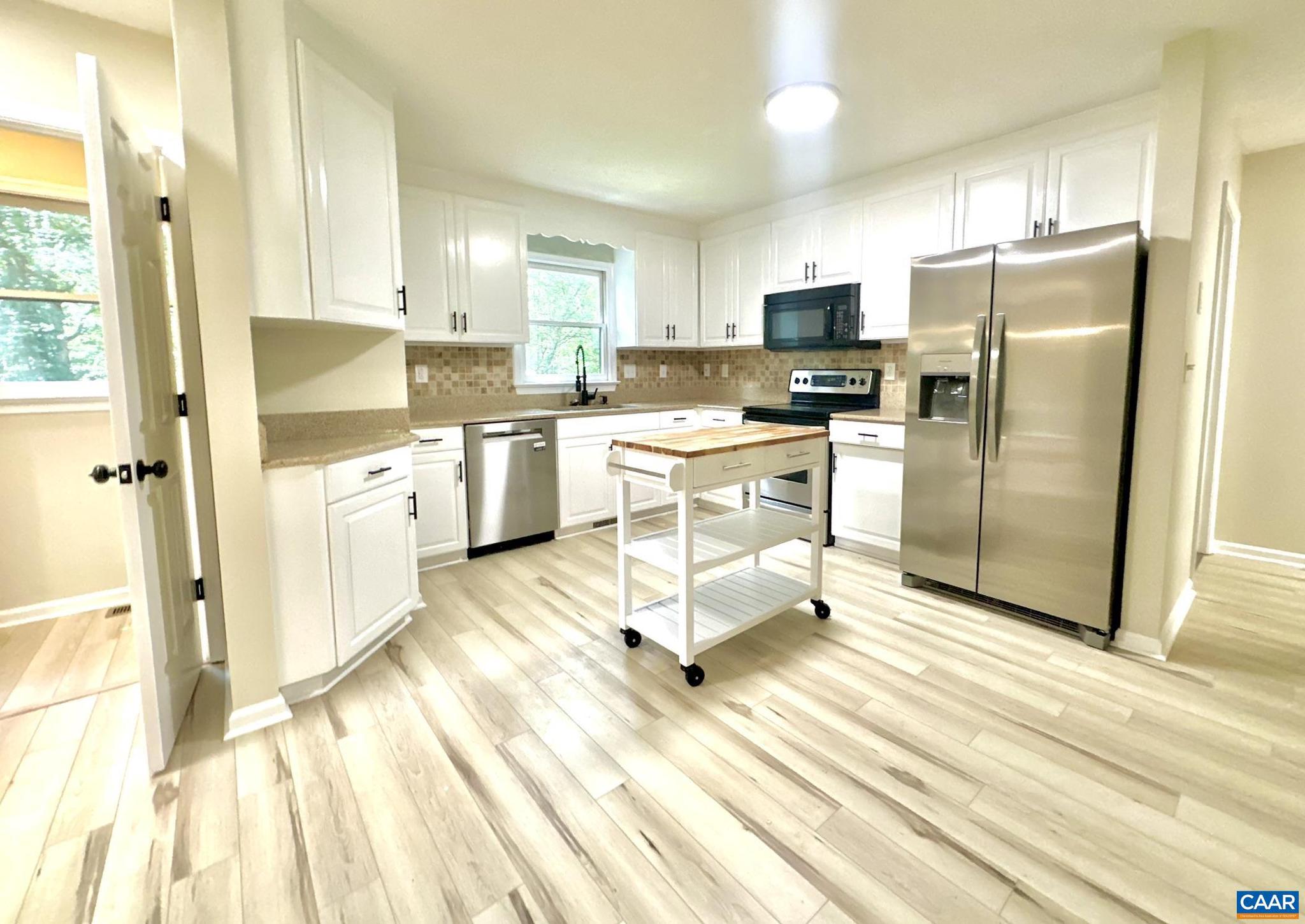 DEER LAKE ESTATES - Residential