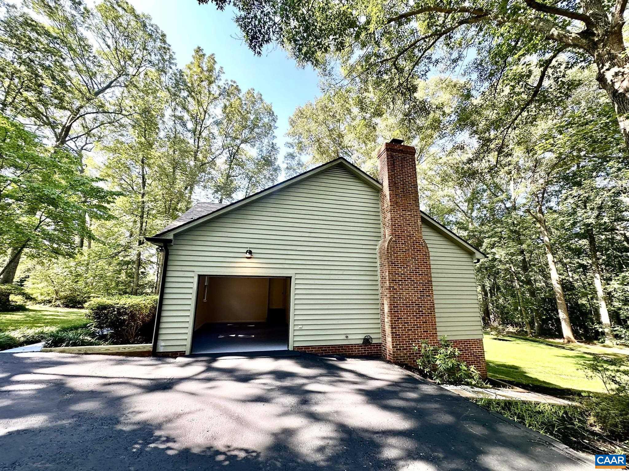 DEER LAKE ESTATES - Residential