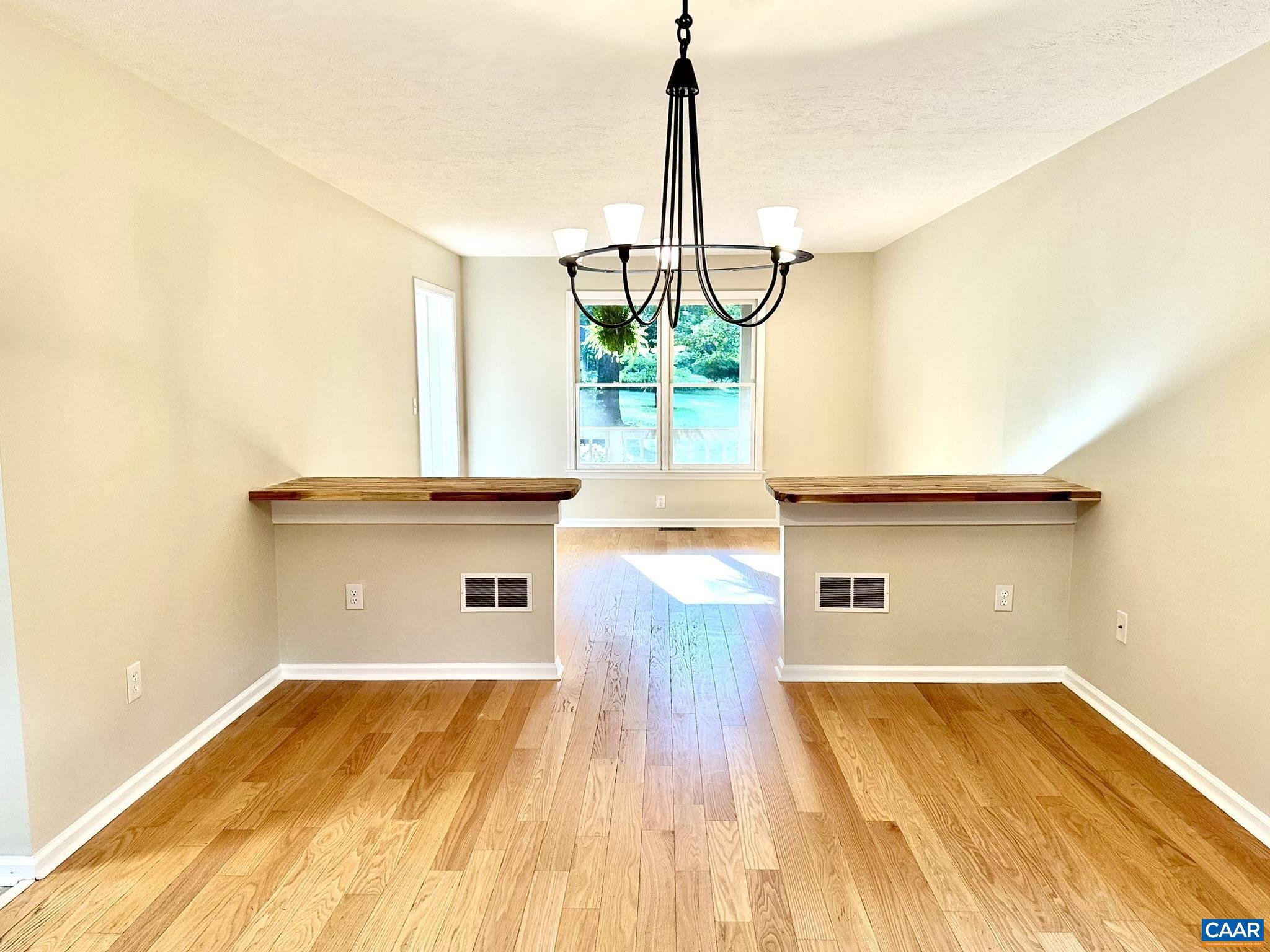 DEER LAKE ESTATES - Residential