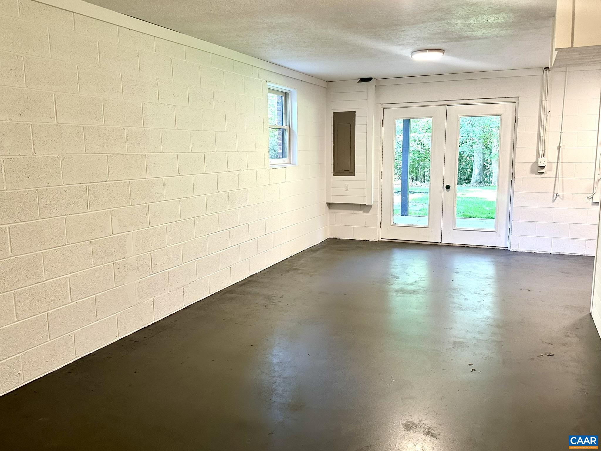 DEER LAKE ESTATES - Residential