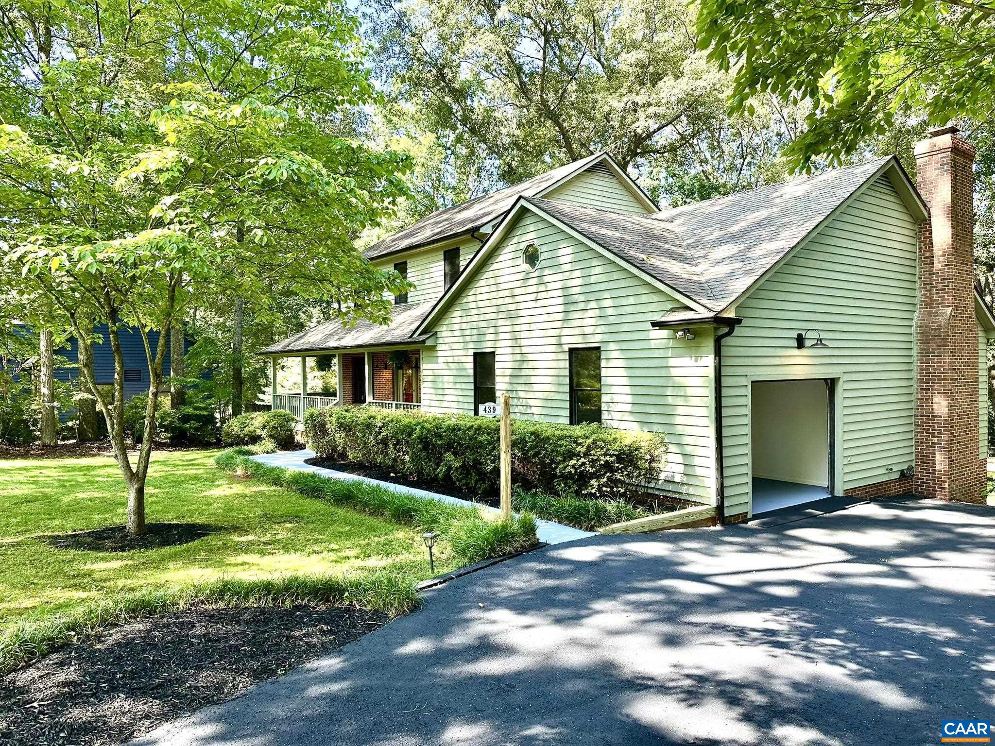 DEER LAKE ESTATES - Residential