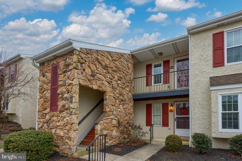 Photo of 164 Oak Knoll Circle, Millersville, PA 17551 (MLS # PALA2045816)