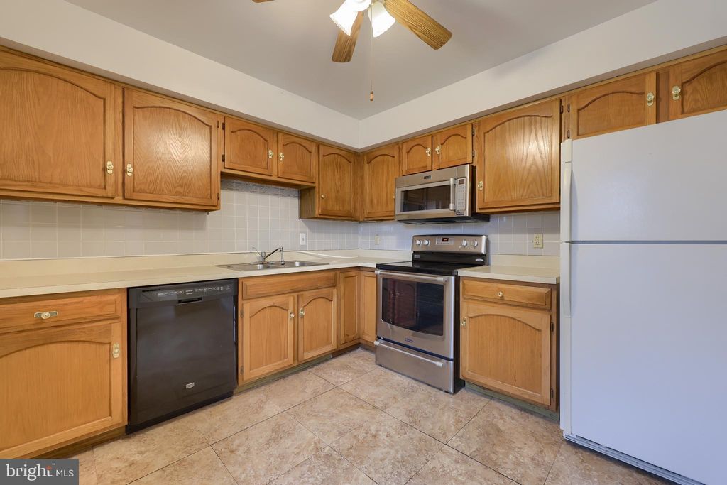 Photo of 164 Oak Knoll Circle, Millersville, PA 17551 (MLS # PALA2045816)