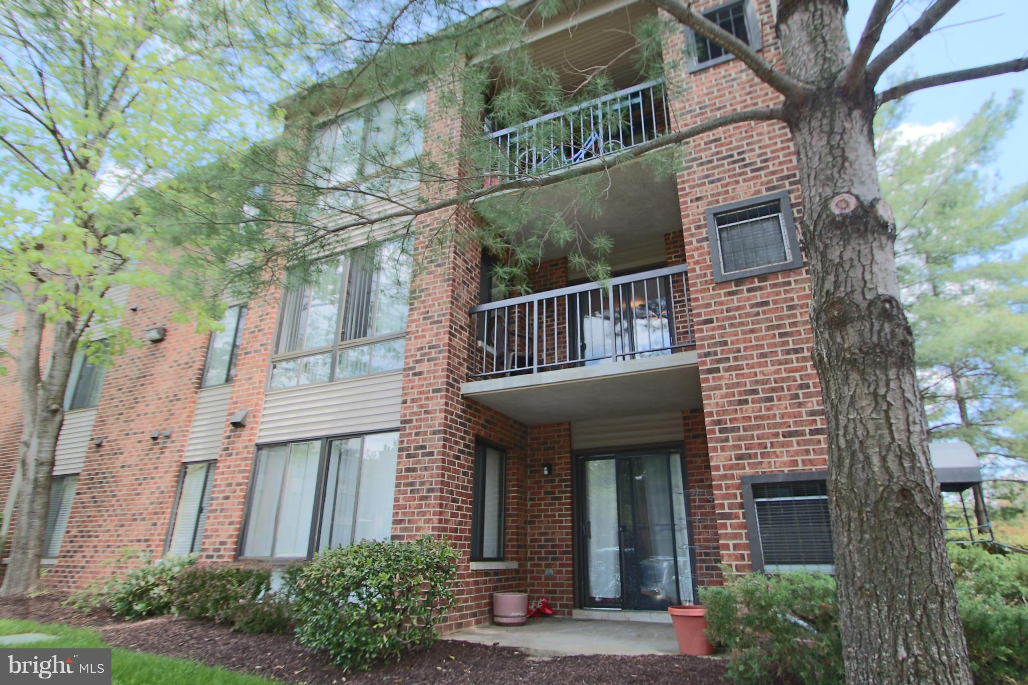 10+ Beautiful Condo with Updated Kitchen & Baths, Paint, Flooring, Light Fixtures & More, Fireplace, Full Size Washer & Dryer, End Unit with Windows on 2 Sides, Great Light, Low Condo Fee Includes Pool & Exercise Room. Great Community & Location, Priced to Sell, MUST SEE!