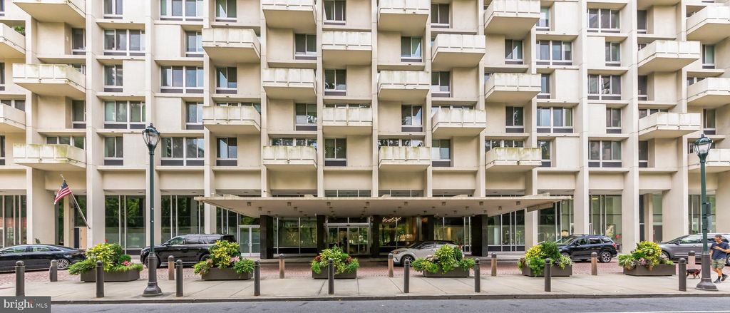 Photo of 604 - 36 S Washington Square #3114, PHILADELPHIA, PA 19106 (MLS # PAPH2546106)