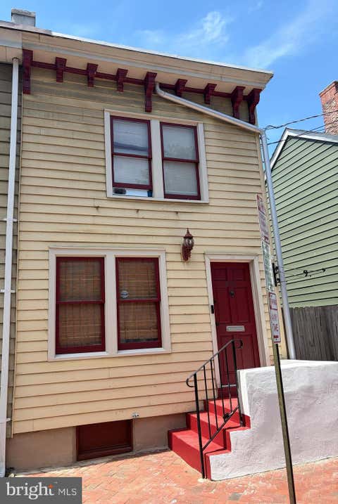 Townhouse For Sale - 255 Clay Street<br/> TRENTON, NJ 08611