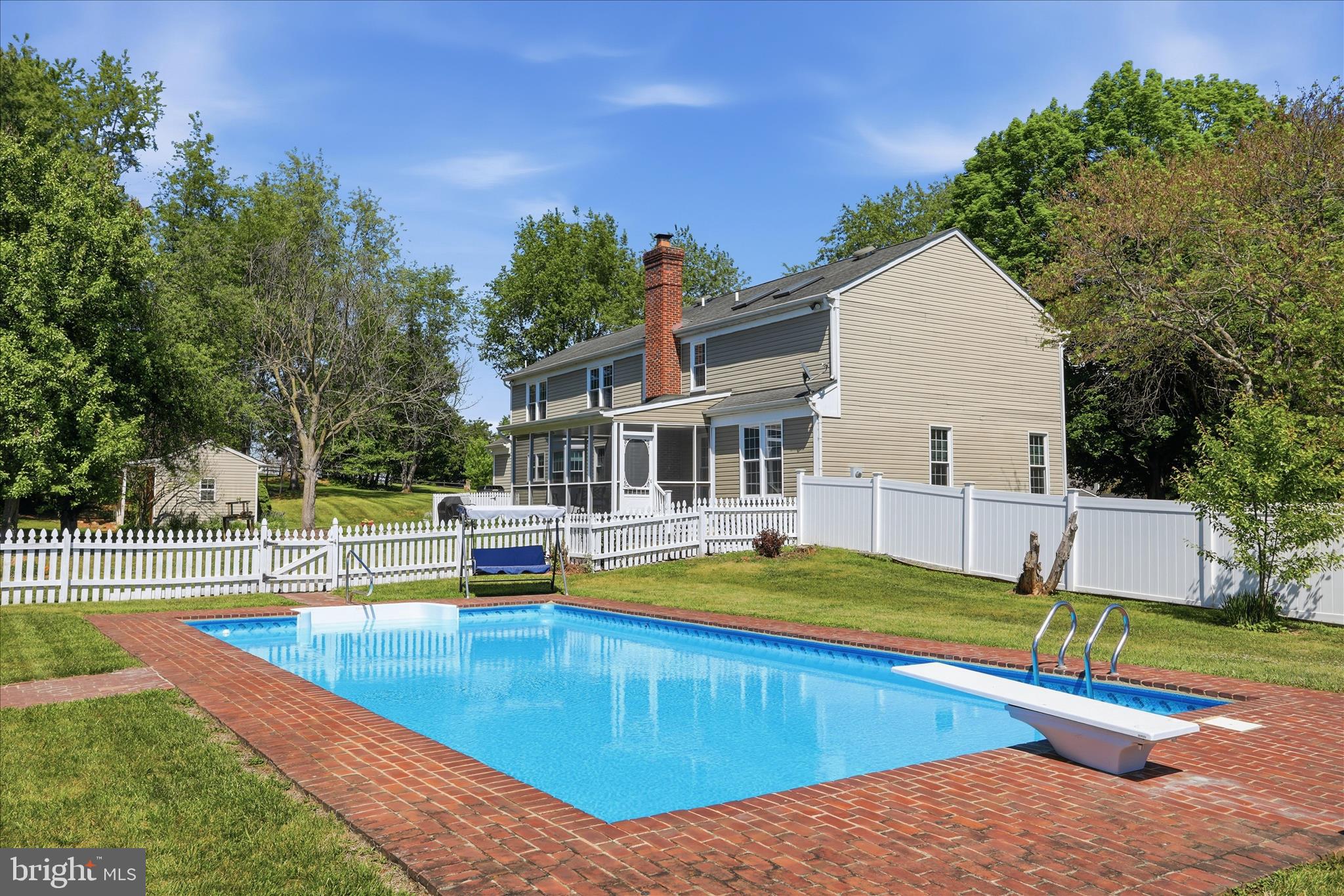 STEEPLE CHASE - Residential