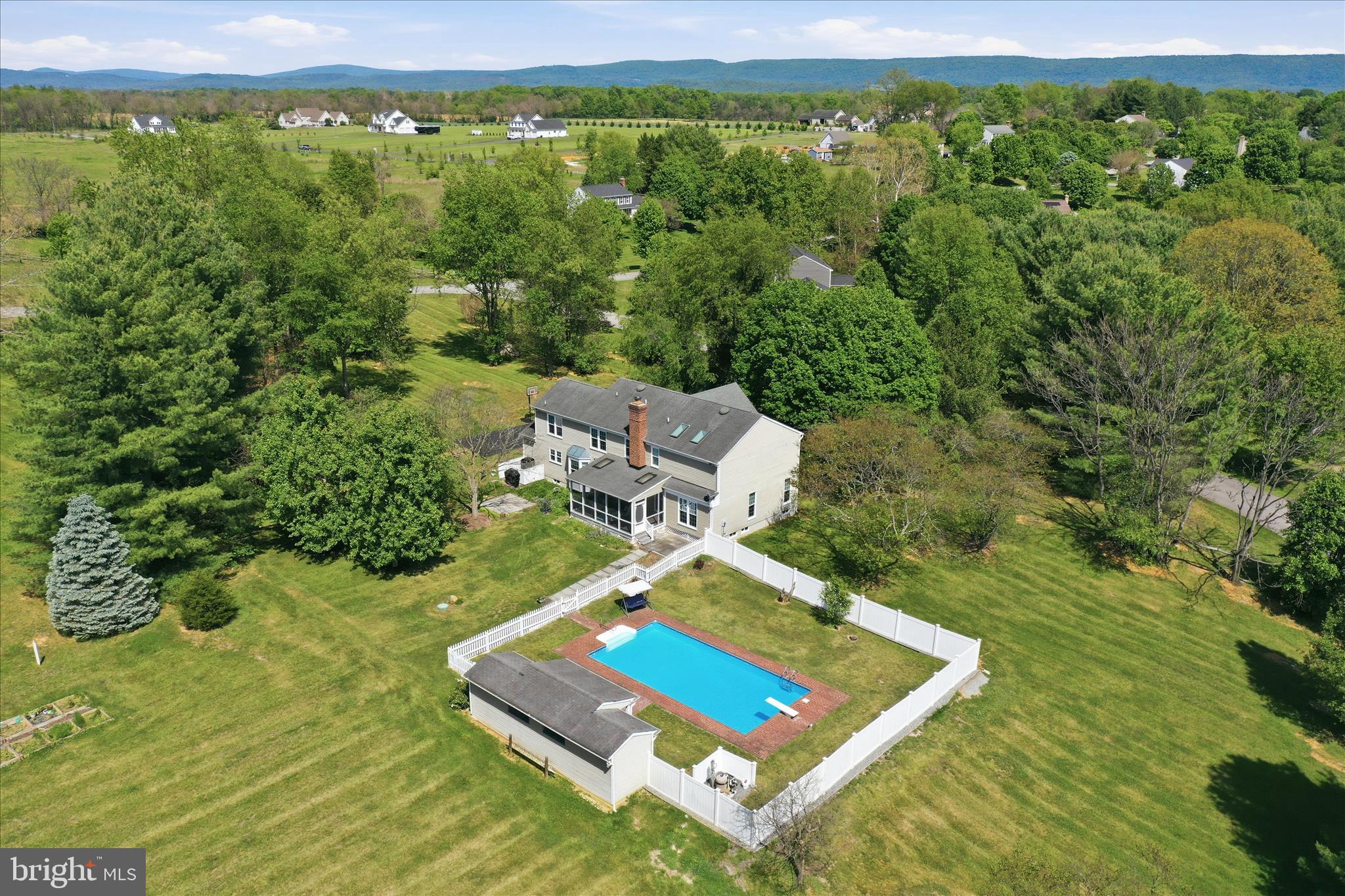 STEEPLE CHASE - Residential