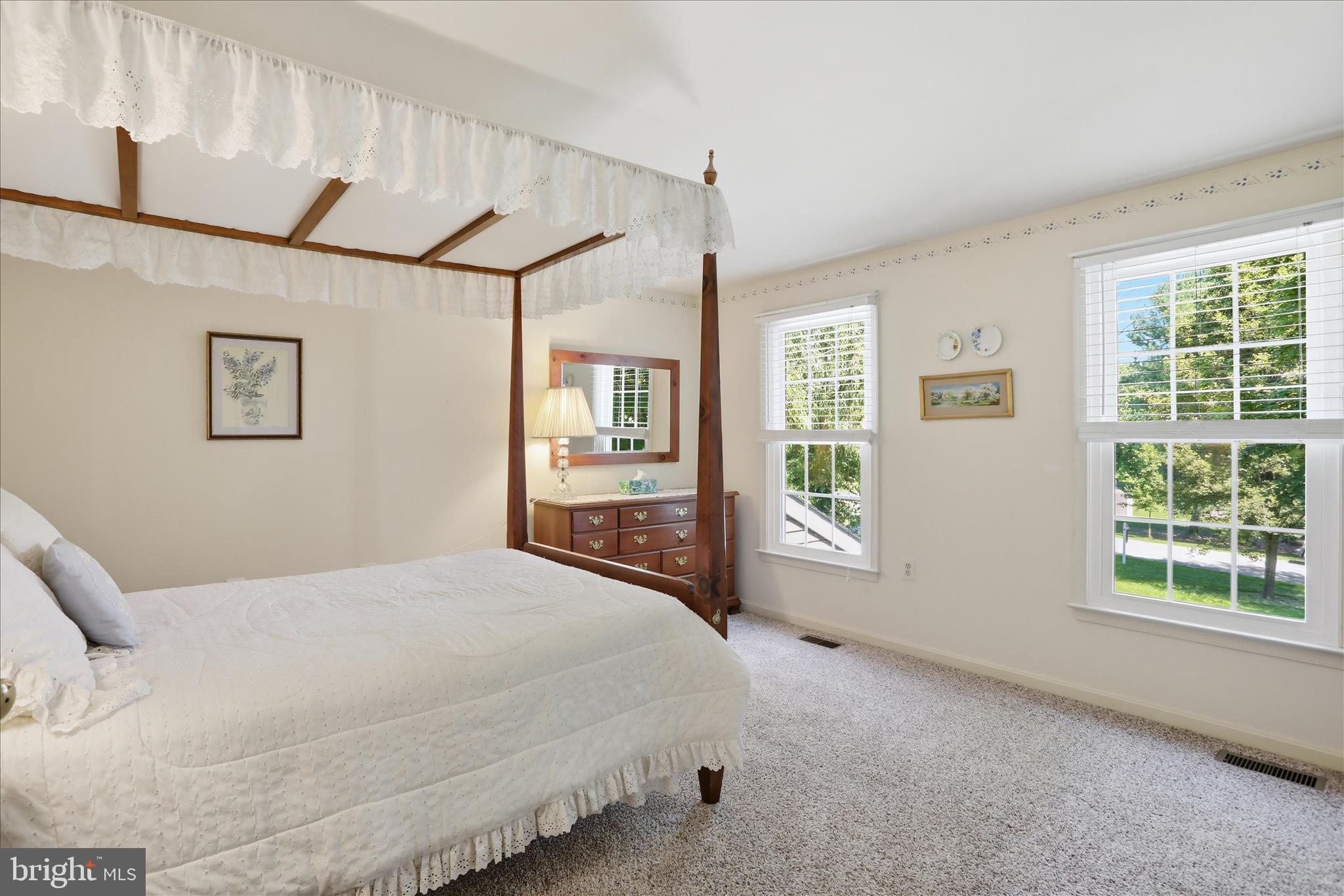 STEEPLE CHASE - Residential