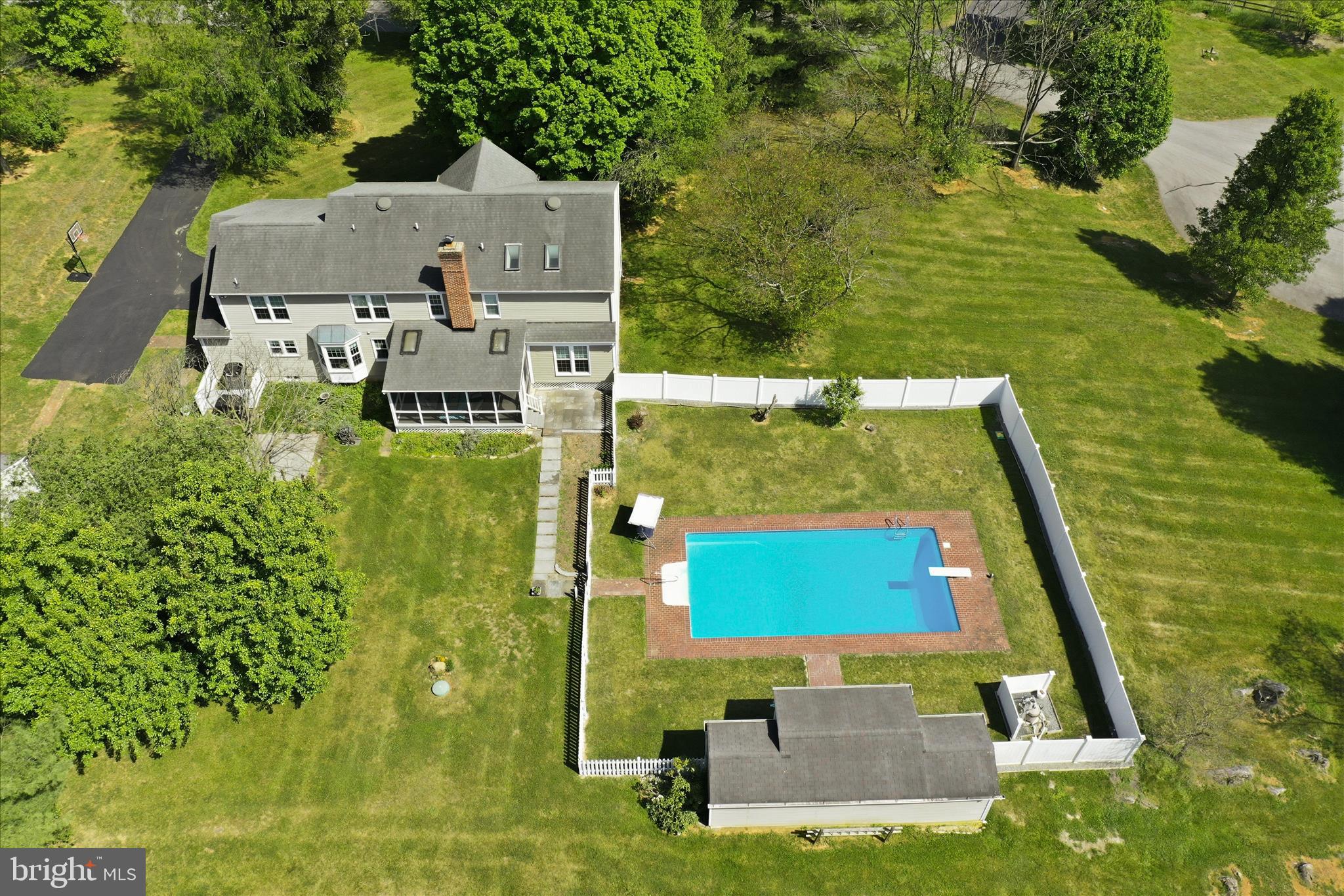 STEEPLE CHASE - Residential