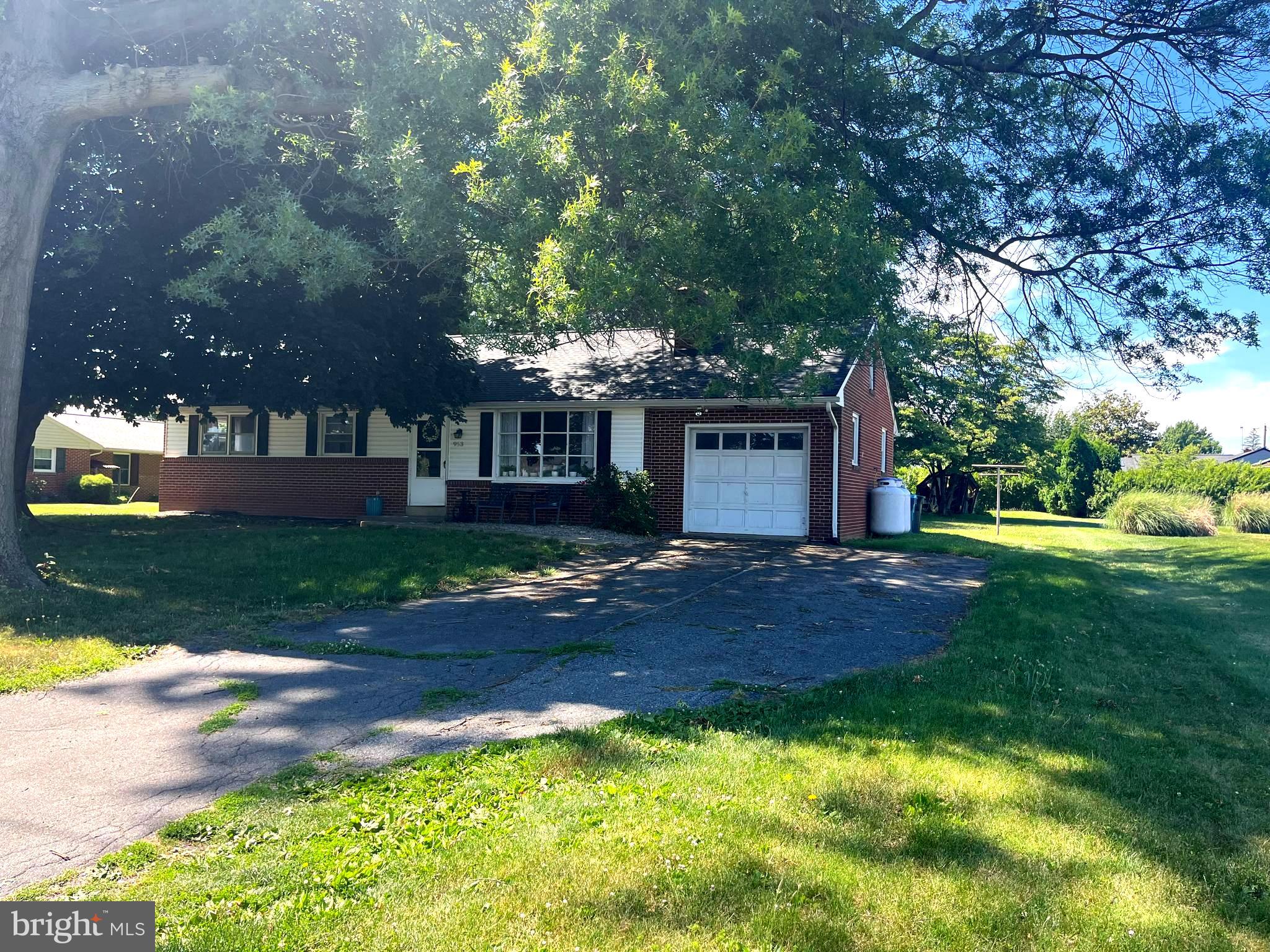 953 IVY DRIVE