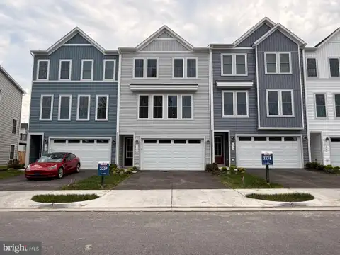 MLS: VAFV2042442