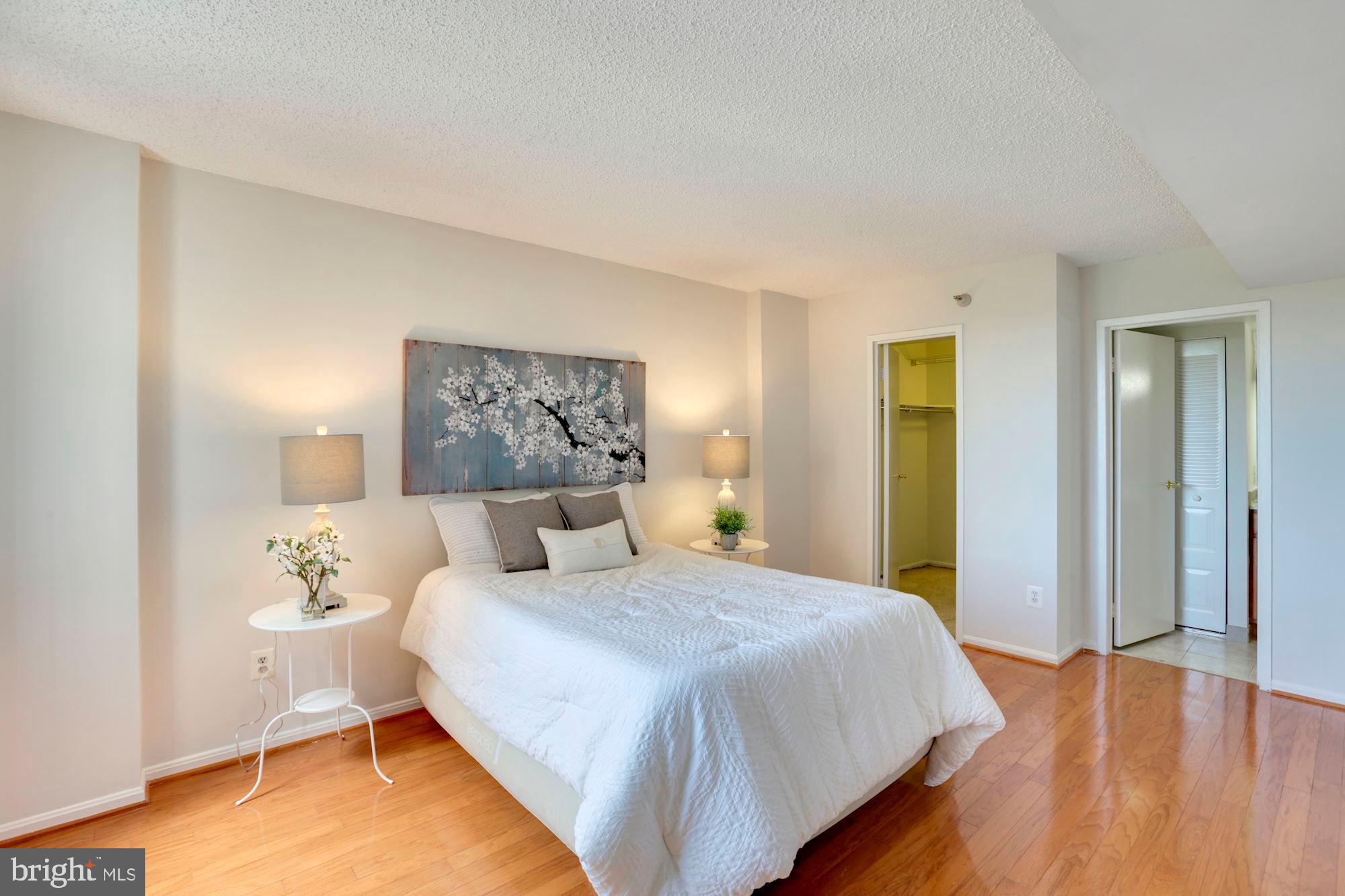 CHELSEA TOWERS - Residential