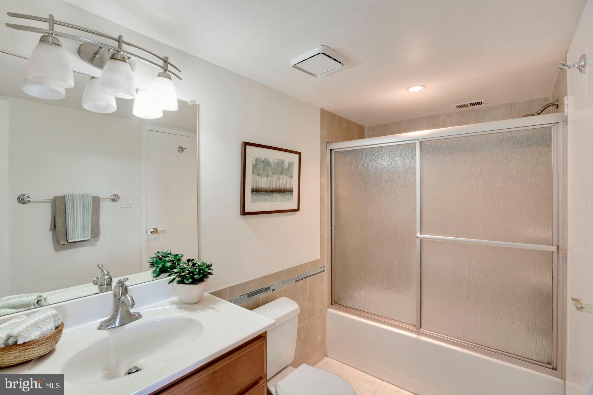 CHELSEA TOWERS - Residential