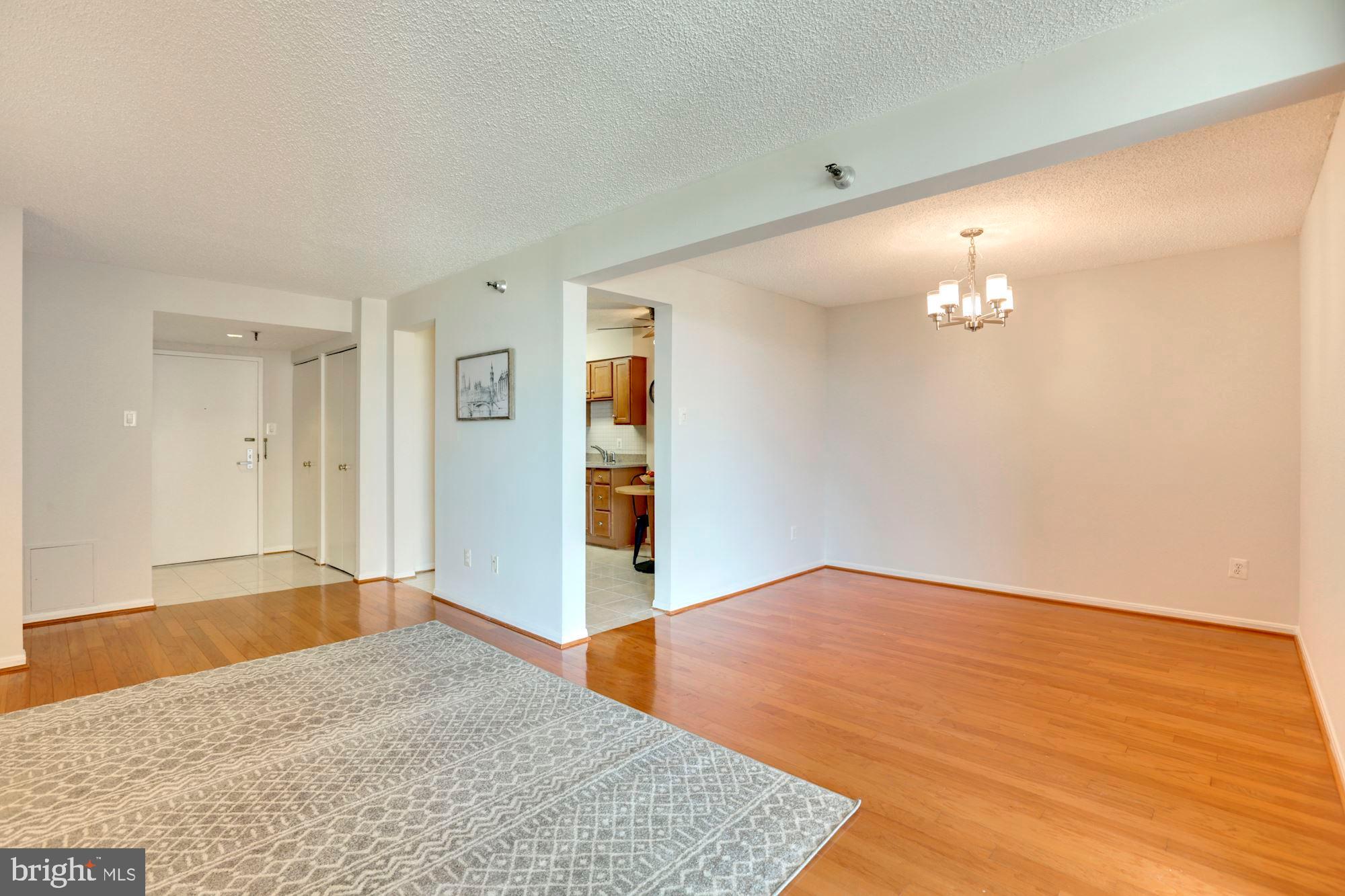 CHELSEA TOWERS - Residential