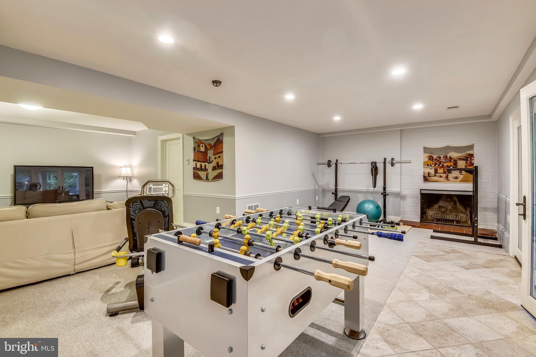 COUNTRY CLUB HILLS - Residential