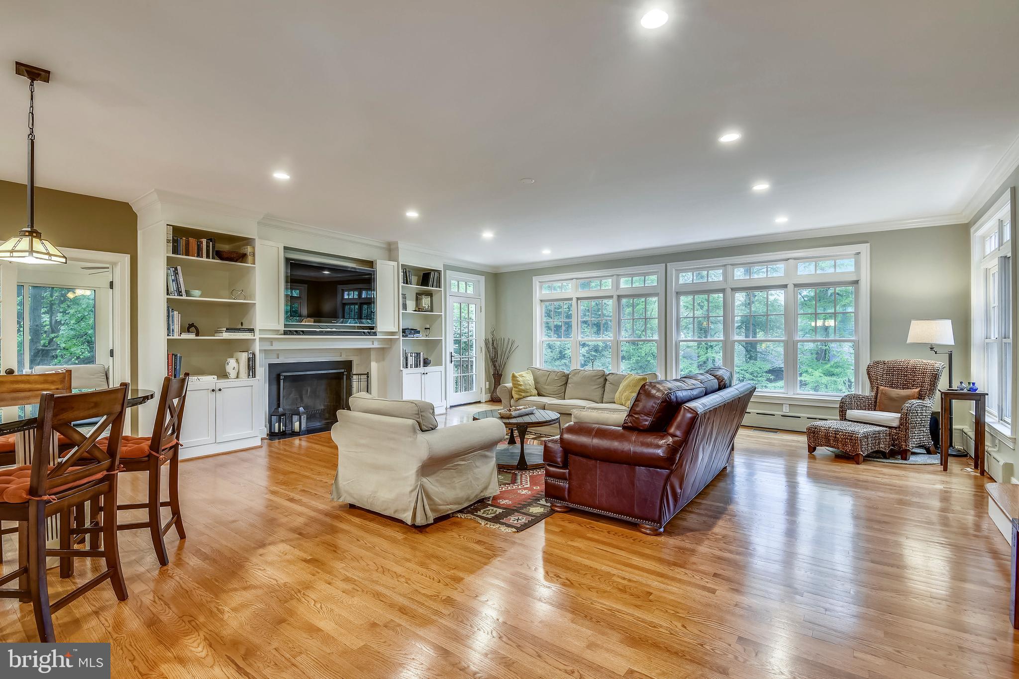 COUNTRY CLUB HILLS - Residential