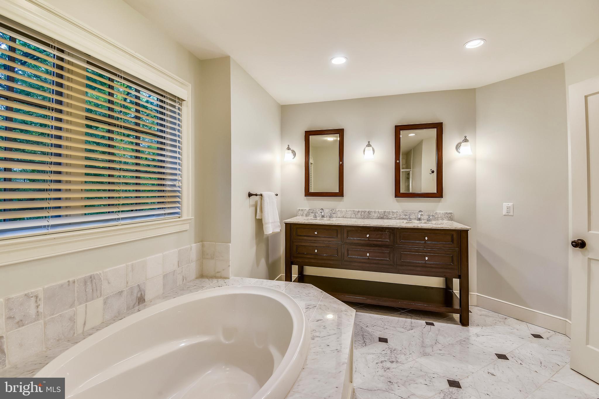 COUNTRY CLUB HILLS - Residential