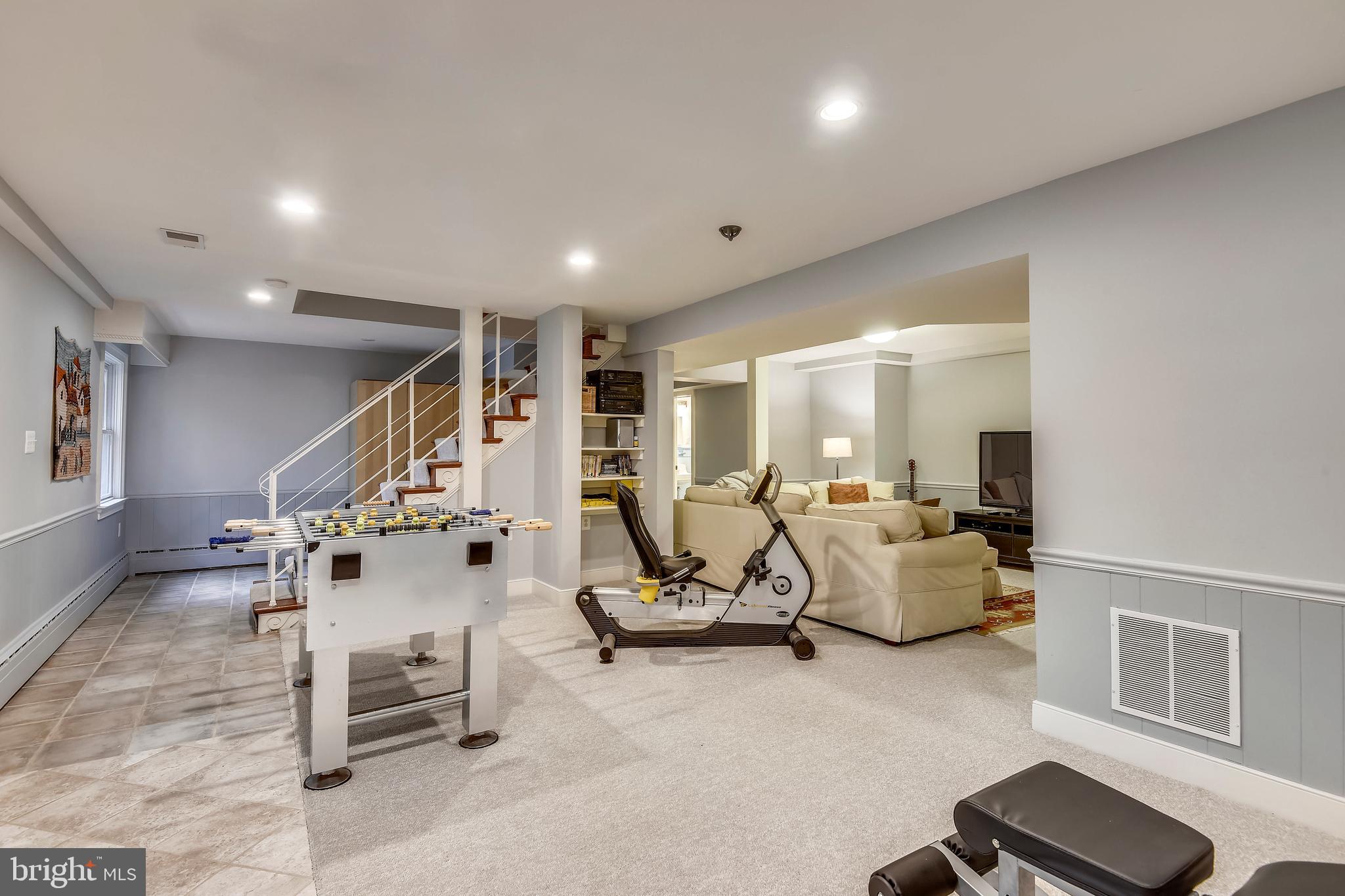 COUNTRY CLUB HILLS - Residential