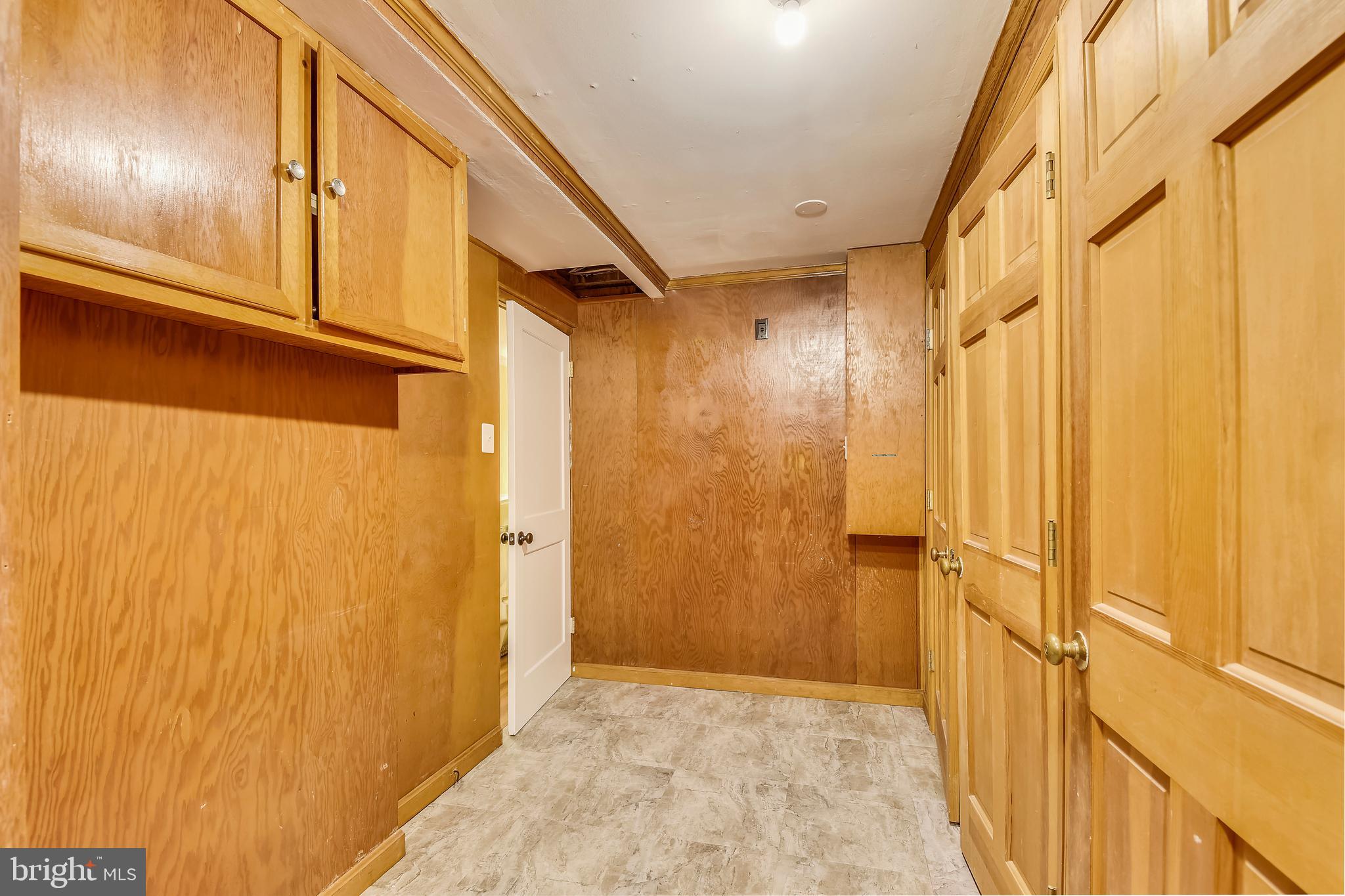 COUNTRY CLUB HILLS - Residential