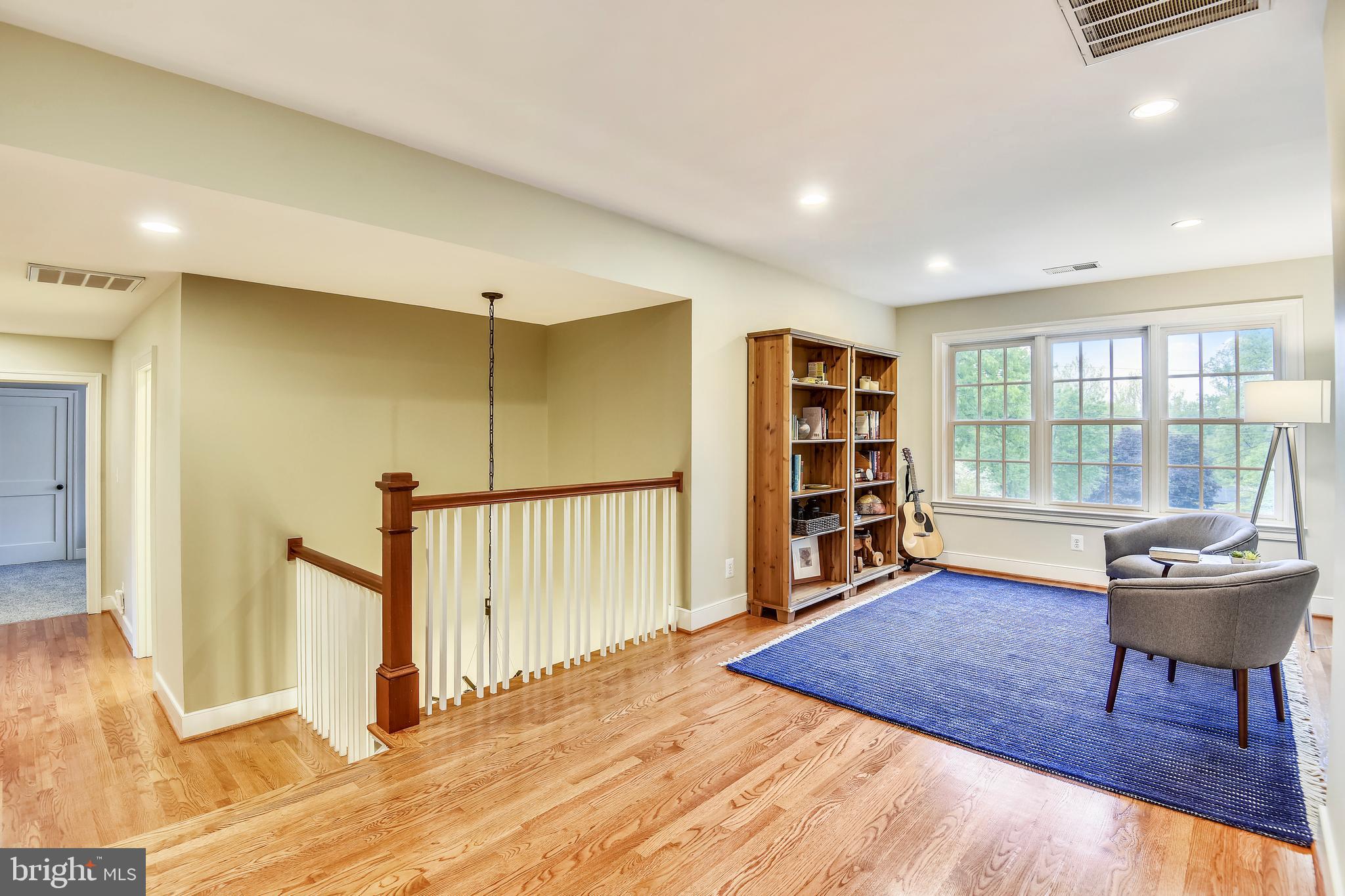 COUNTRY CLUB HILLS - Residential