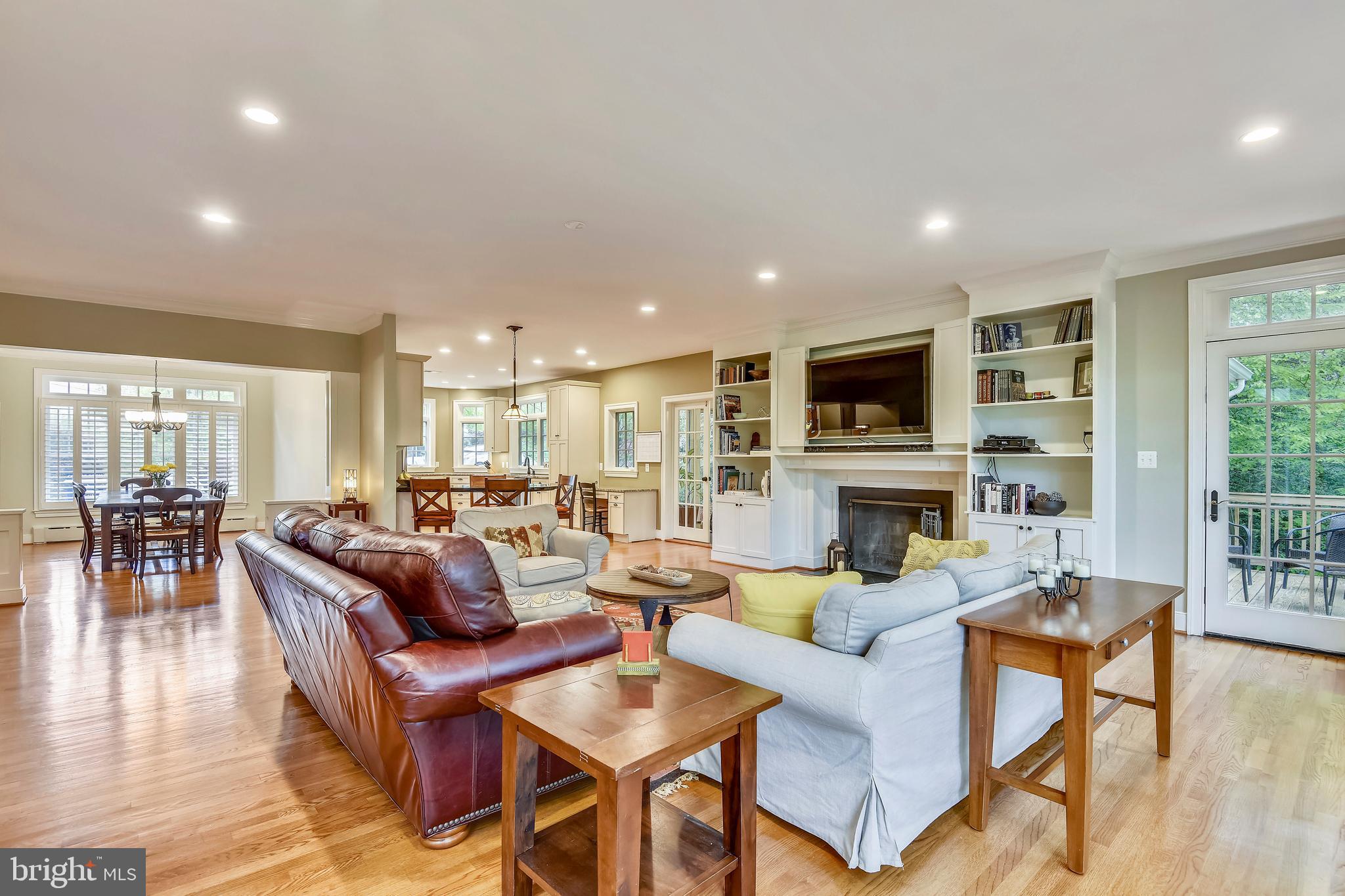 COUNTRY CLUB HILLS - Residential