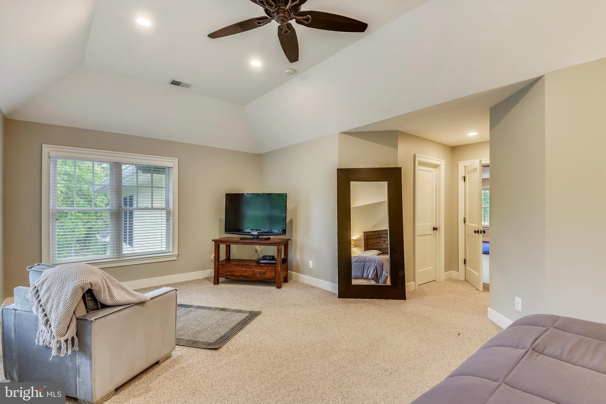 COUNTRY CLUB HILLS - Residential