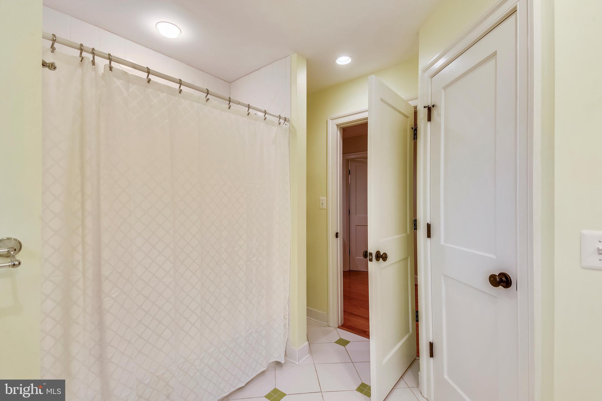 COUNTRY CLUB HILLS - Residential