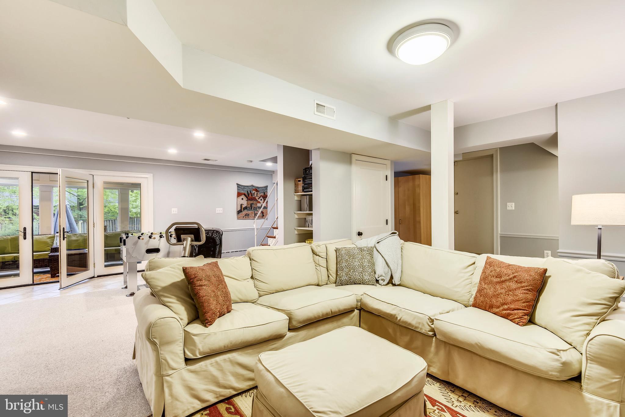 COUNTRY CLUB HILLS - Residential