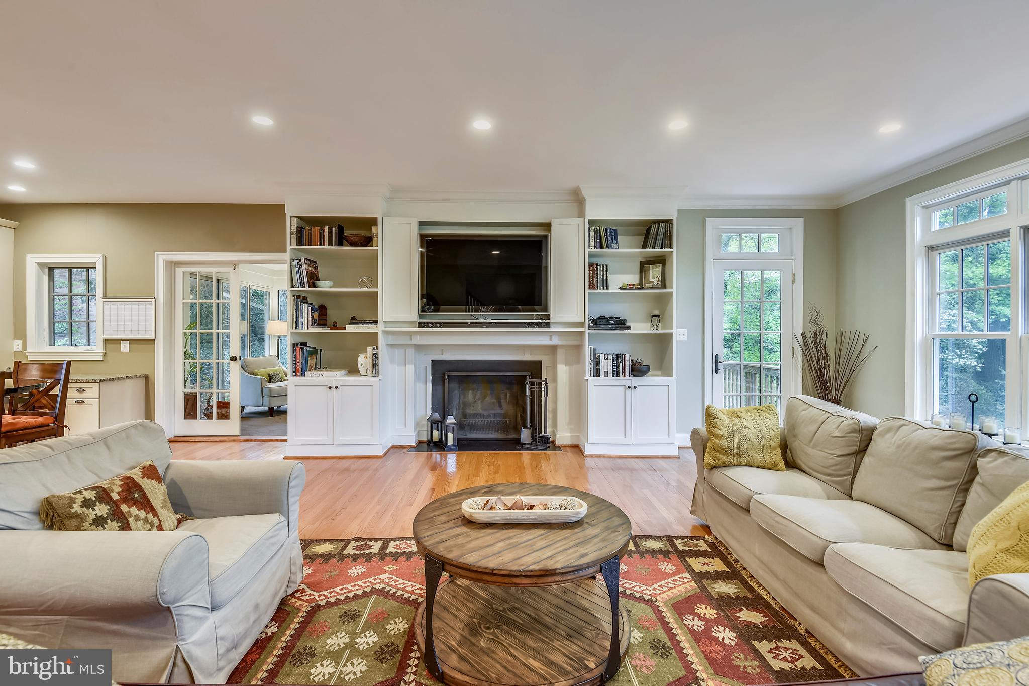 COUNTRY CLUB HILLS - Residential