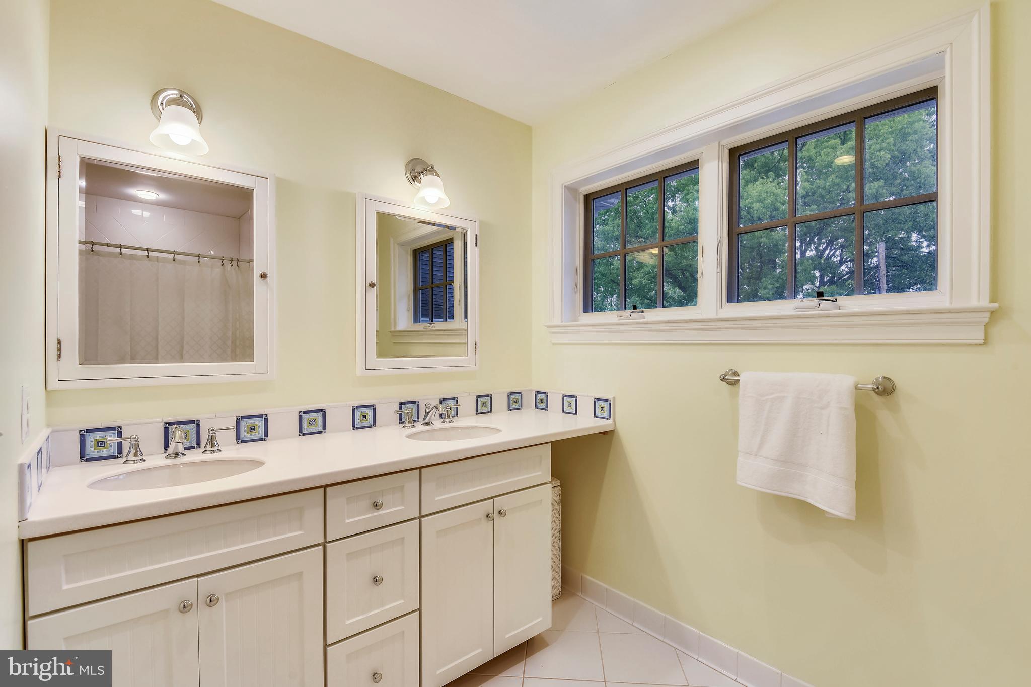 COUNTRY CLUB HILLS - Residential