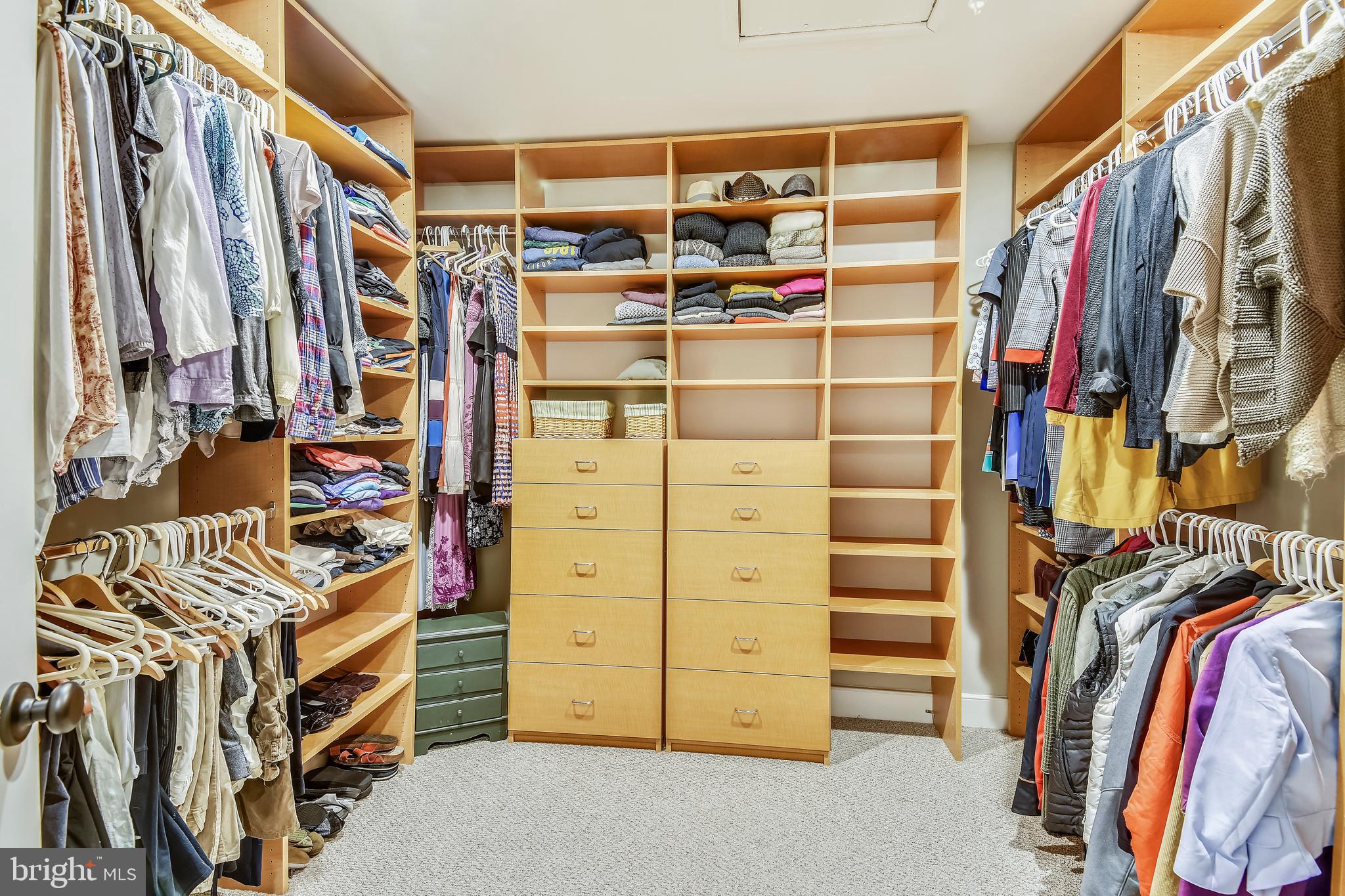 COUNTRY CLUB HILLS - Residential