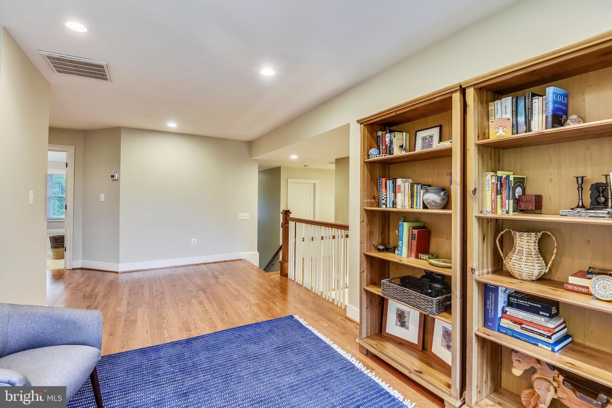 COUNTRY CLUB HILLS - Residential