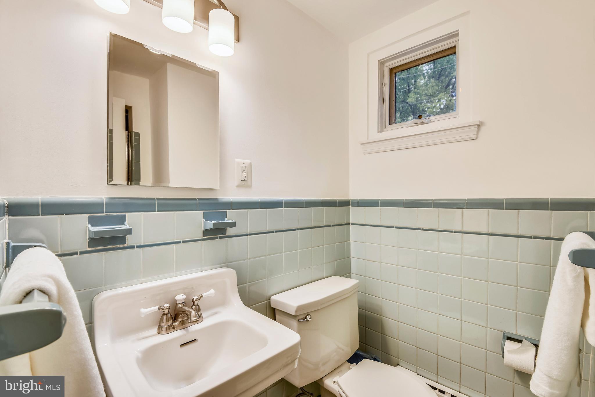 COUNTRY CLUB HILLS - Residential