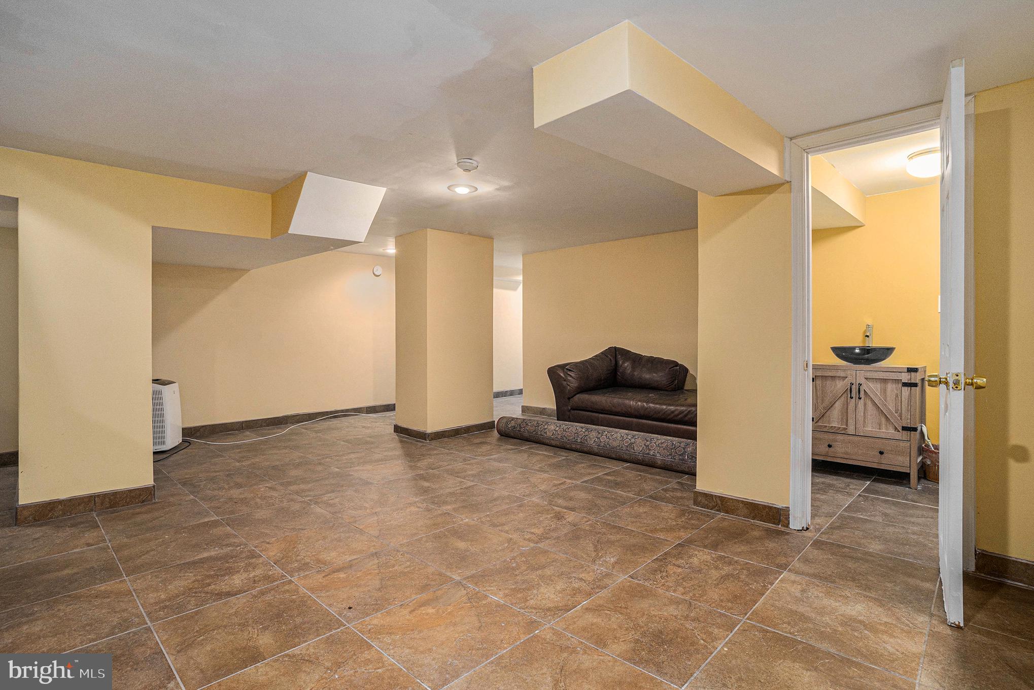 JENKINTOWN MANOR - Residential