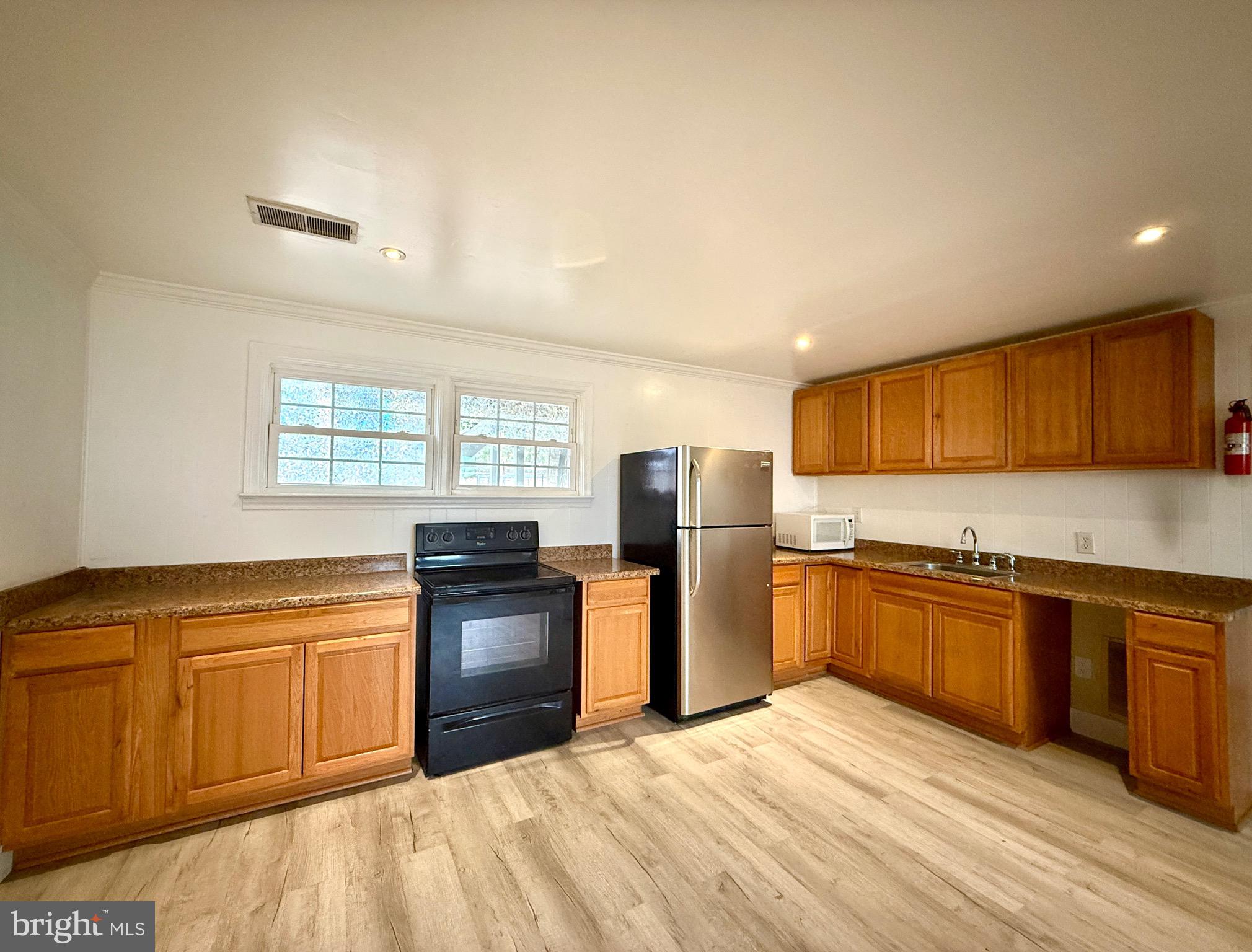 LAKEVIEW ESTATES - Residential