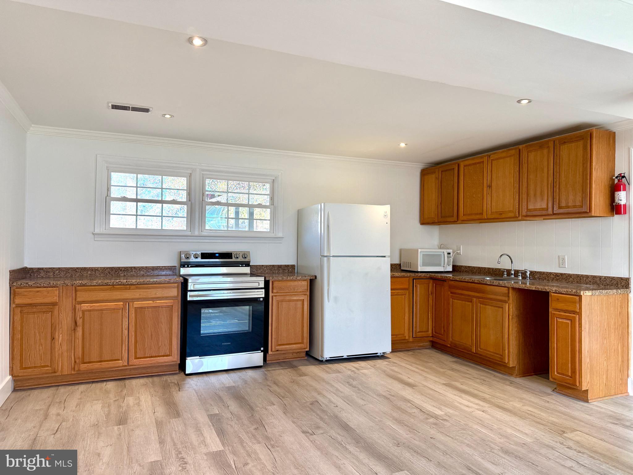 LAKEVIEW ESTATES - Residential