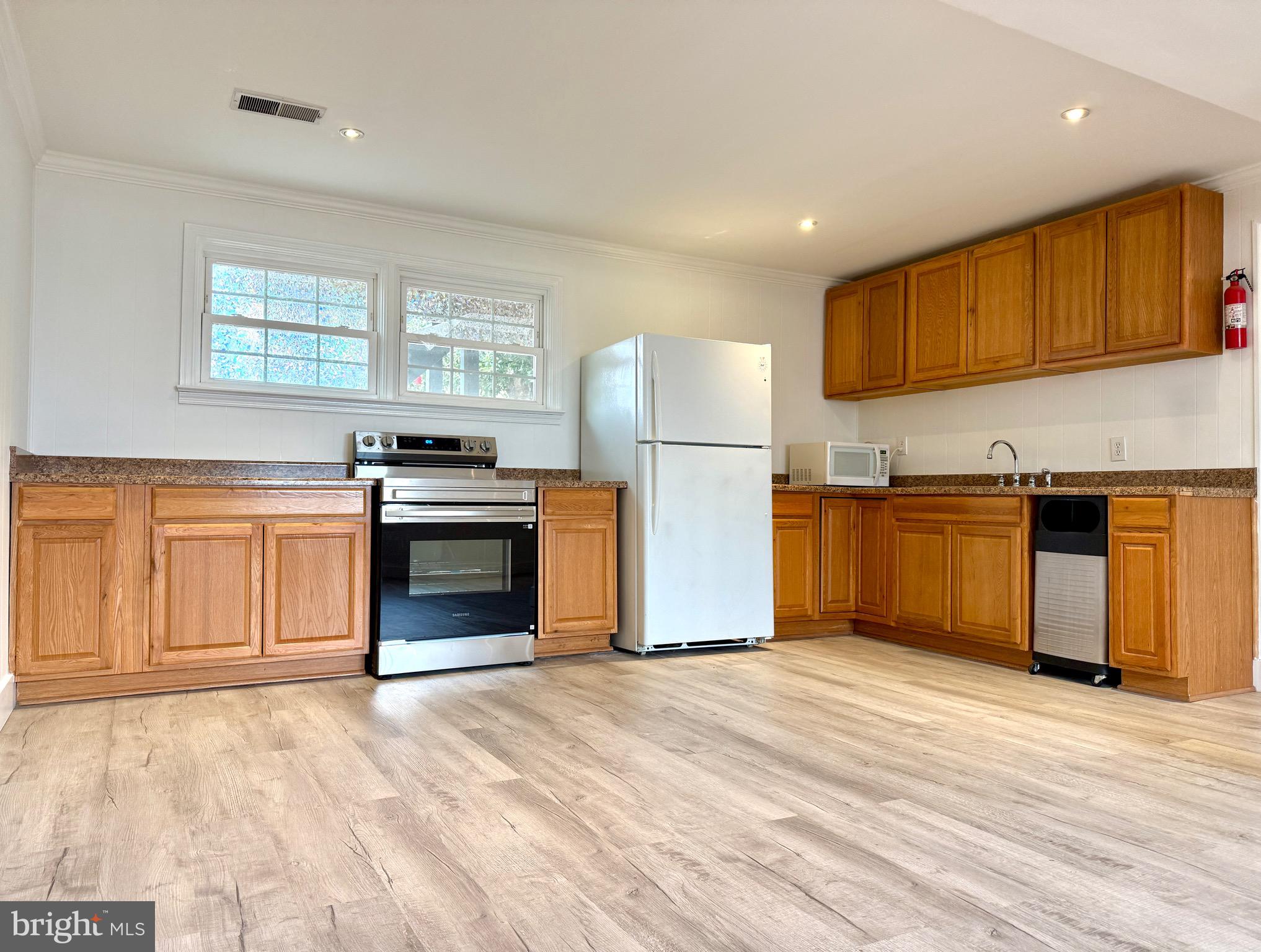 LAKEVIEW ESTATES - Residential