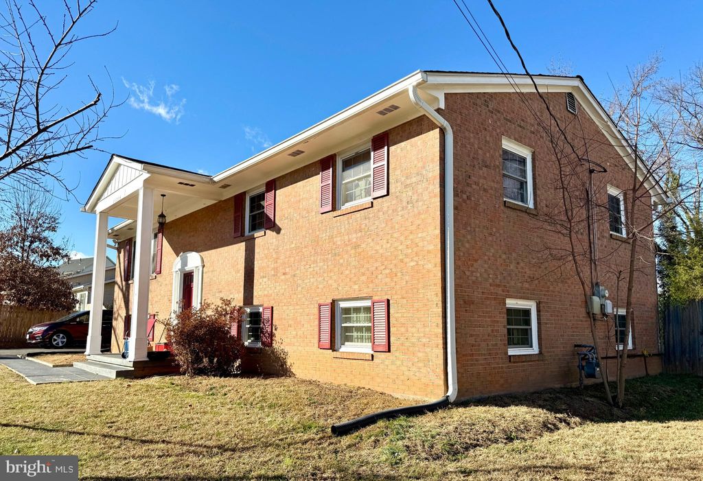 Photo of 14204 Saint Clair Drive, GAINESVILLE, VA 20155 (MLS # VAPW2109058)