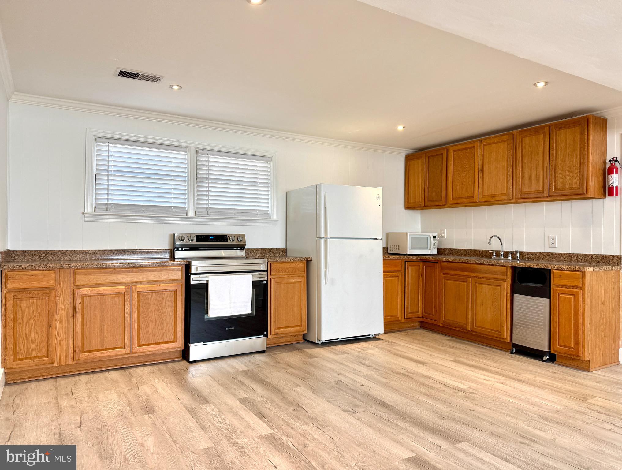 LAKEVIEW ESTATES - Residential