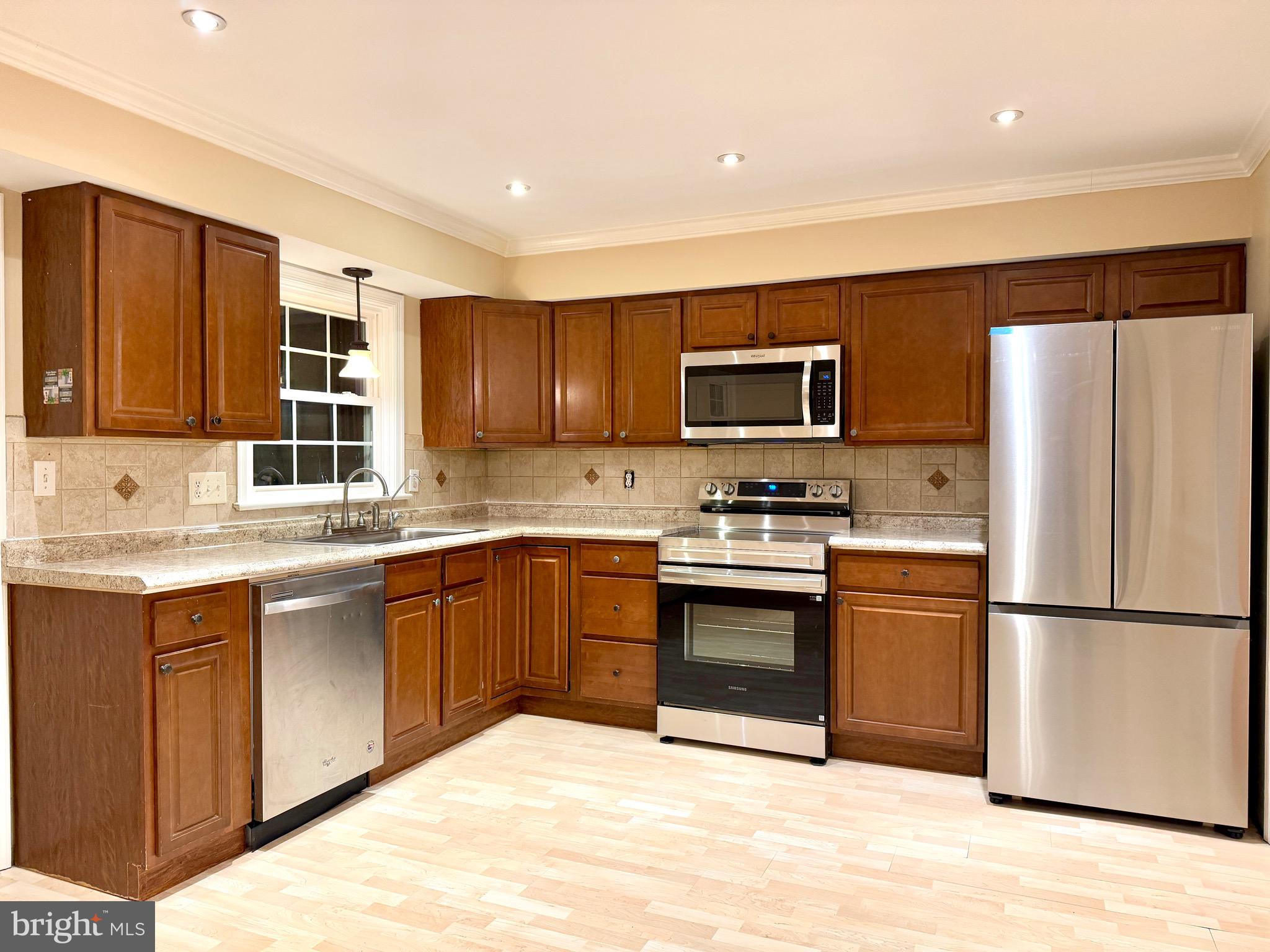 LAKEVIEW ESTATES - Residential