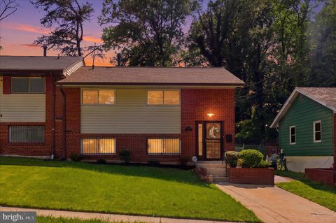824 BOOKER DRIVE CAPITOL HEIGHTS MD 20743