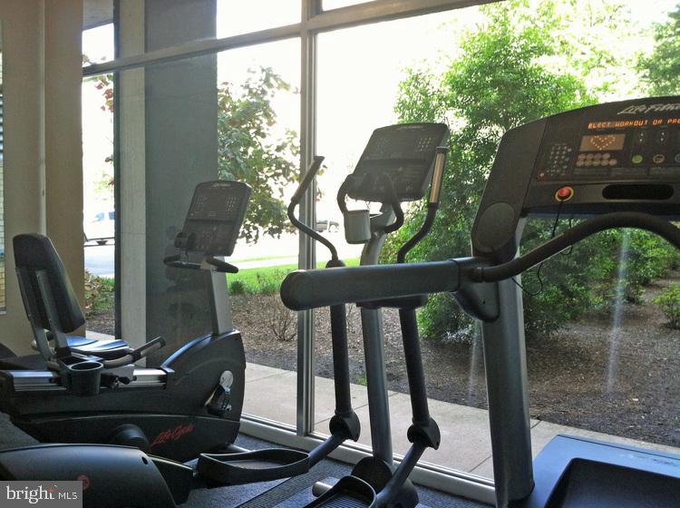 RIVER TOWERS - Residential Lease